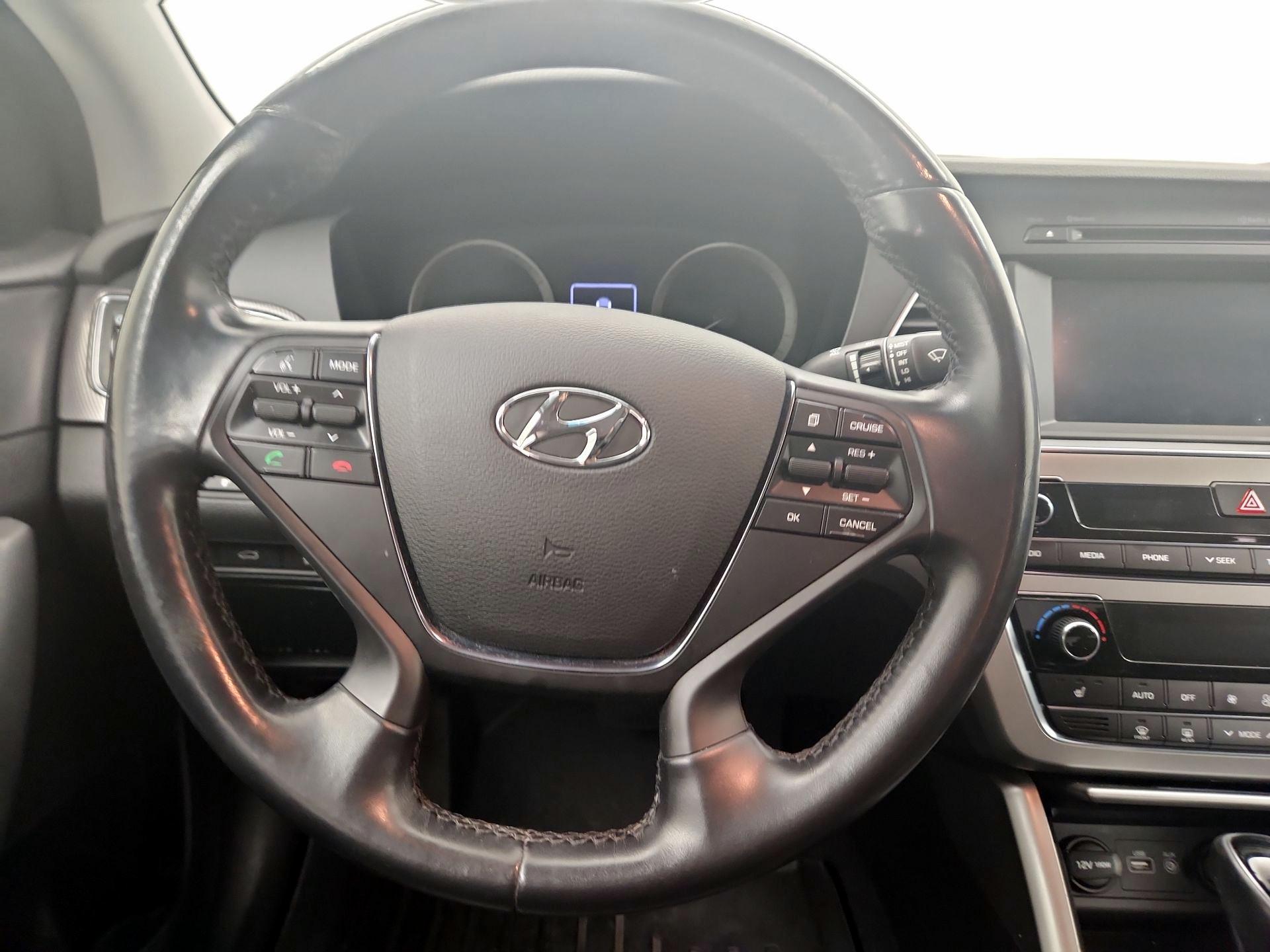Thumbnail: 2016 Hyundai Sonata - 10