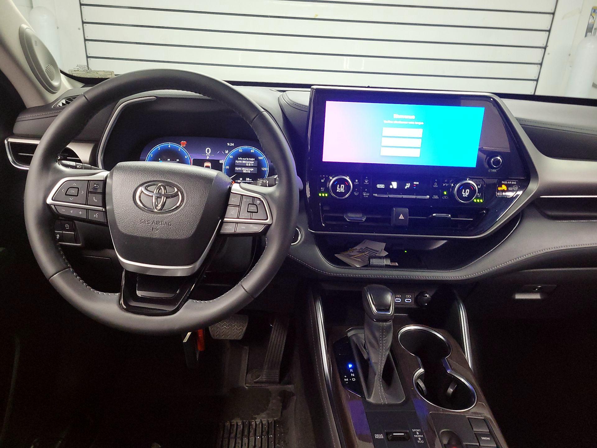 Thumbnail: 2023 Toyota Highlander - 9