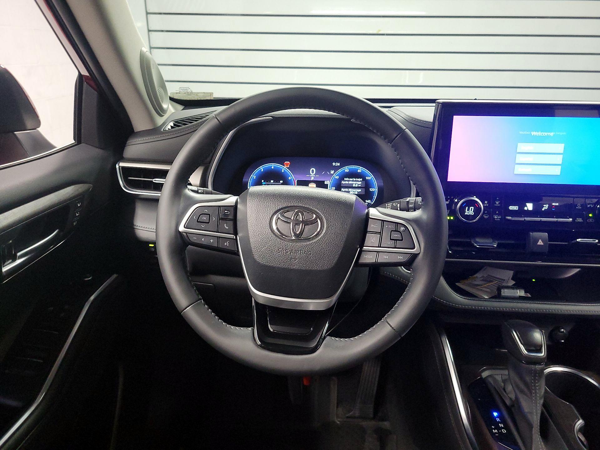 Thumbnail: 2023 Toyota Highlander - 10