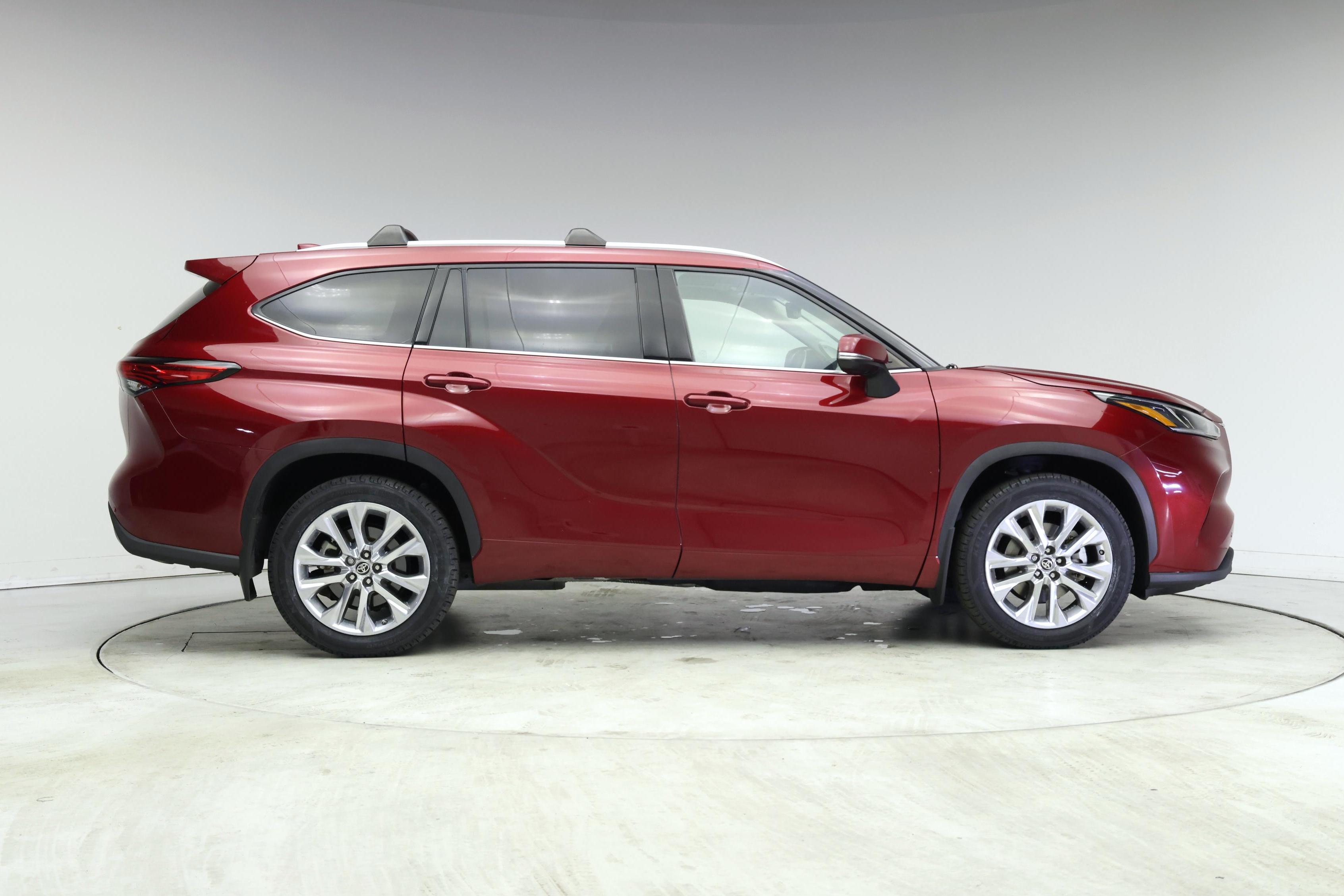 Thumbnail: 2023 Toyota Highlander - 7