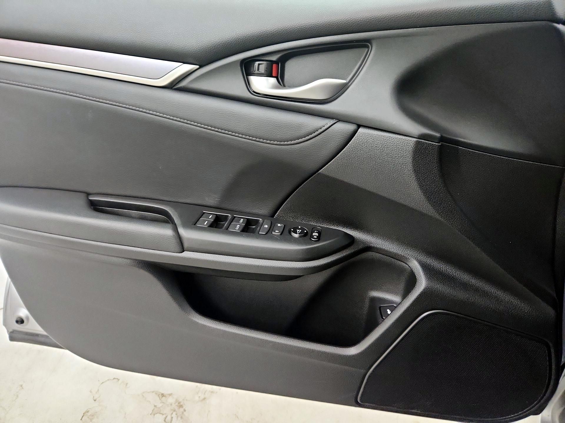 Thumbnail: 2016 Honda Civic - 12