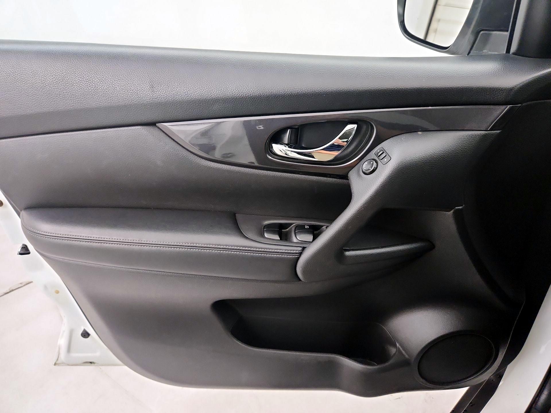 Thumbnail: 2020 Nissan Rogue - 12