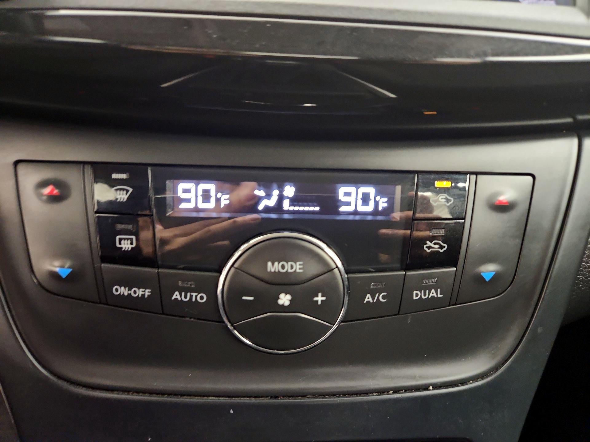 Thumbnail: 2019 Nissan Sentra - 16
