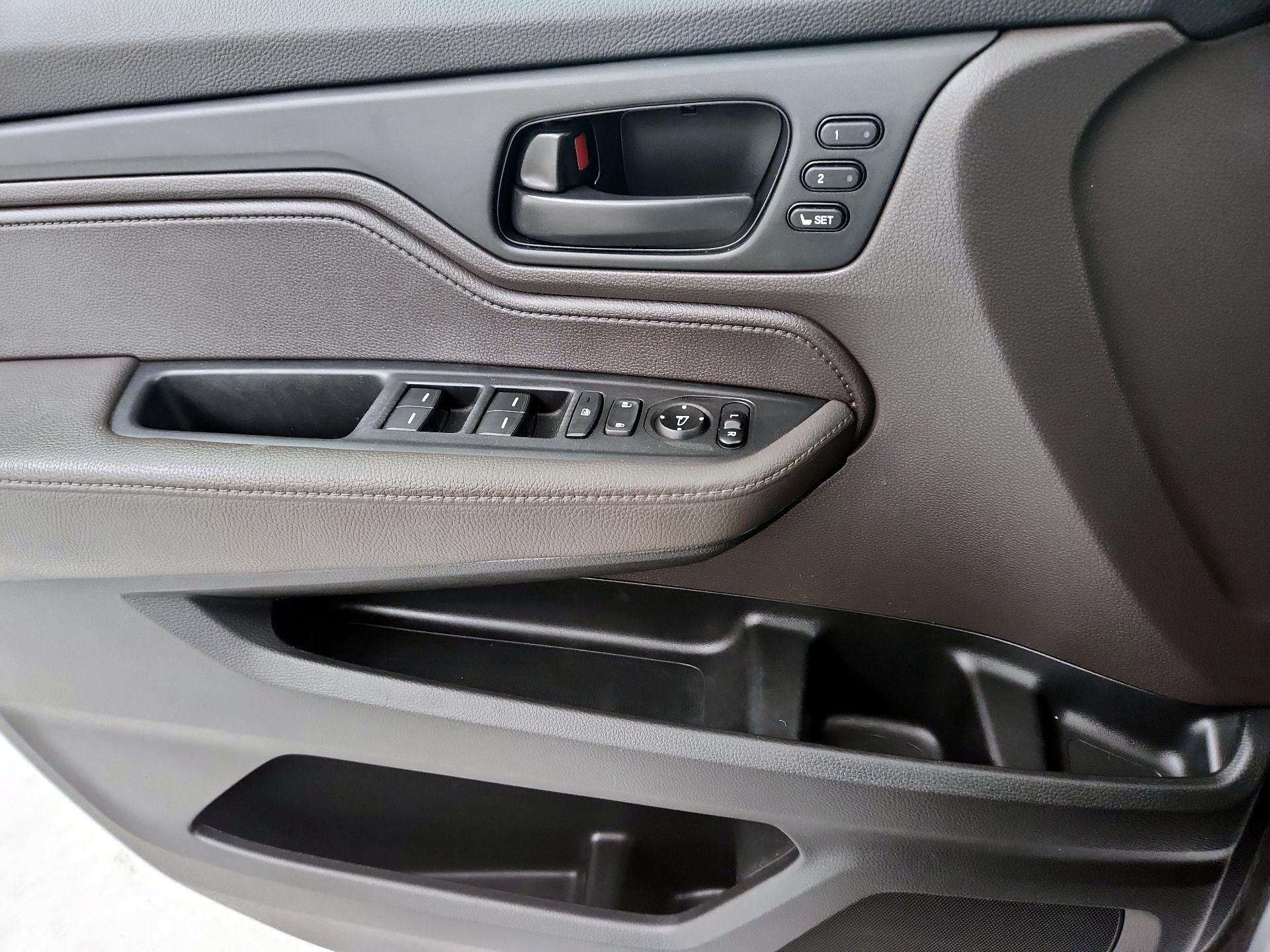 Thumbnail: 2019 Honda Odyssey - 12