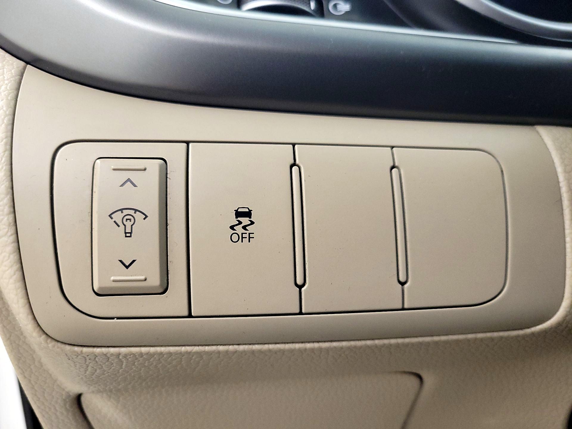 Thumbnail: 2015 Kia Optima - 13