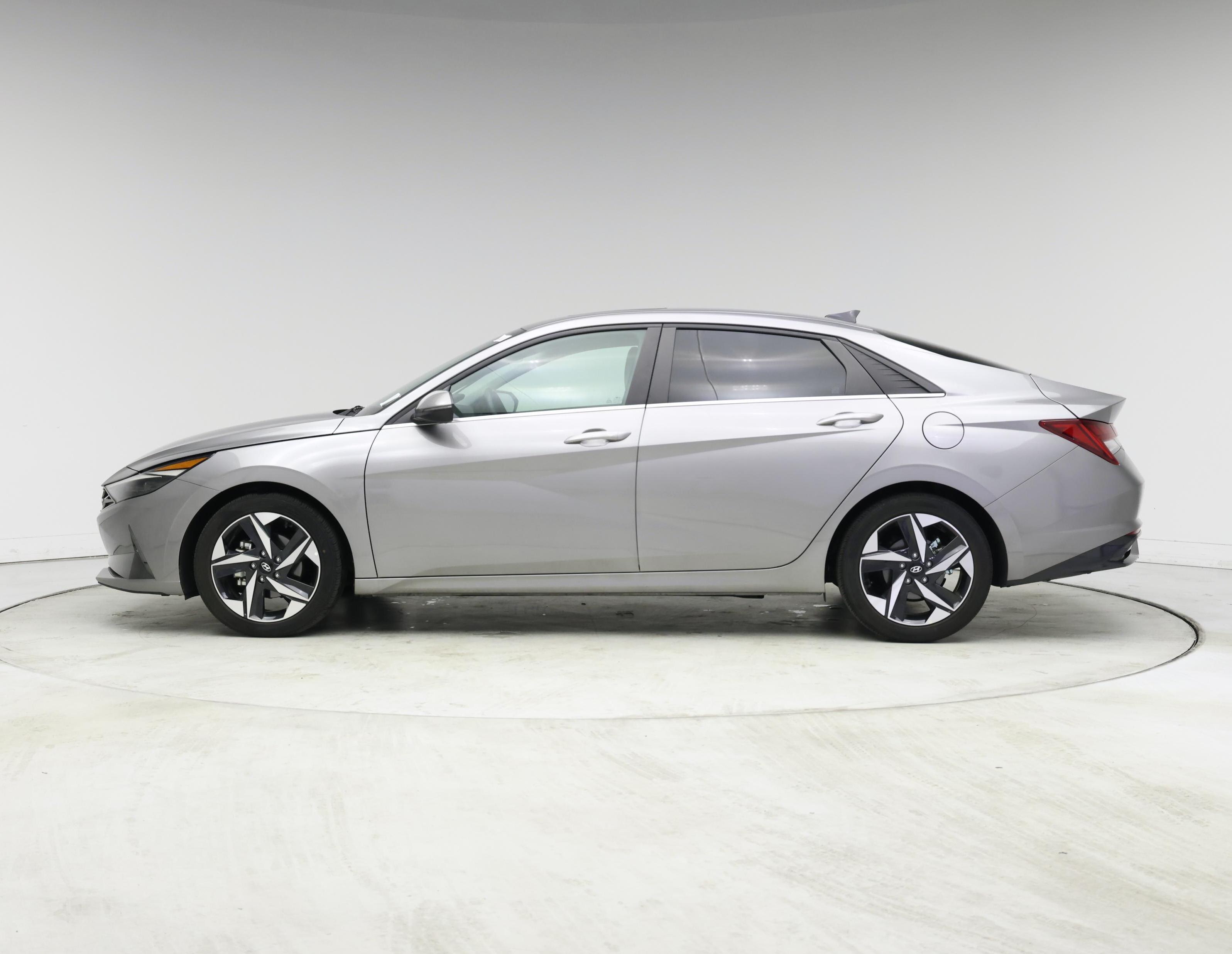 Thumbnail: 2023 Hyundai Elantra - 3