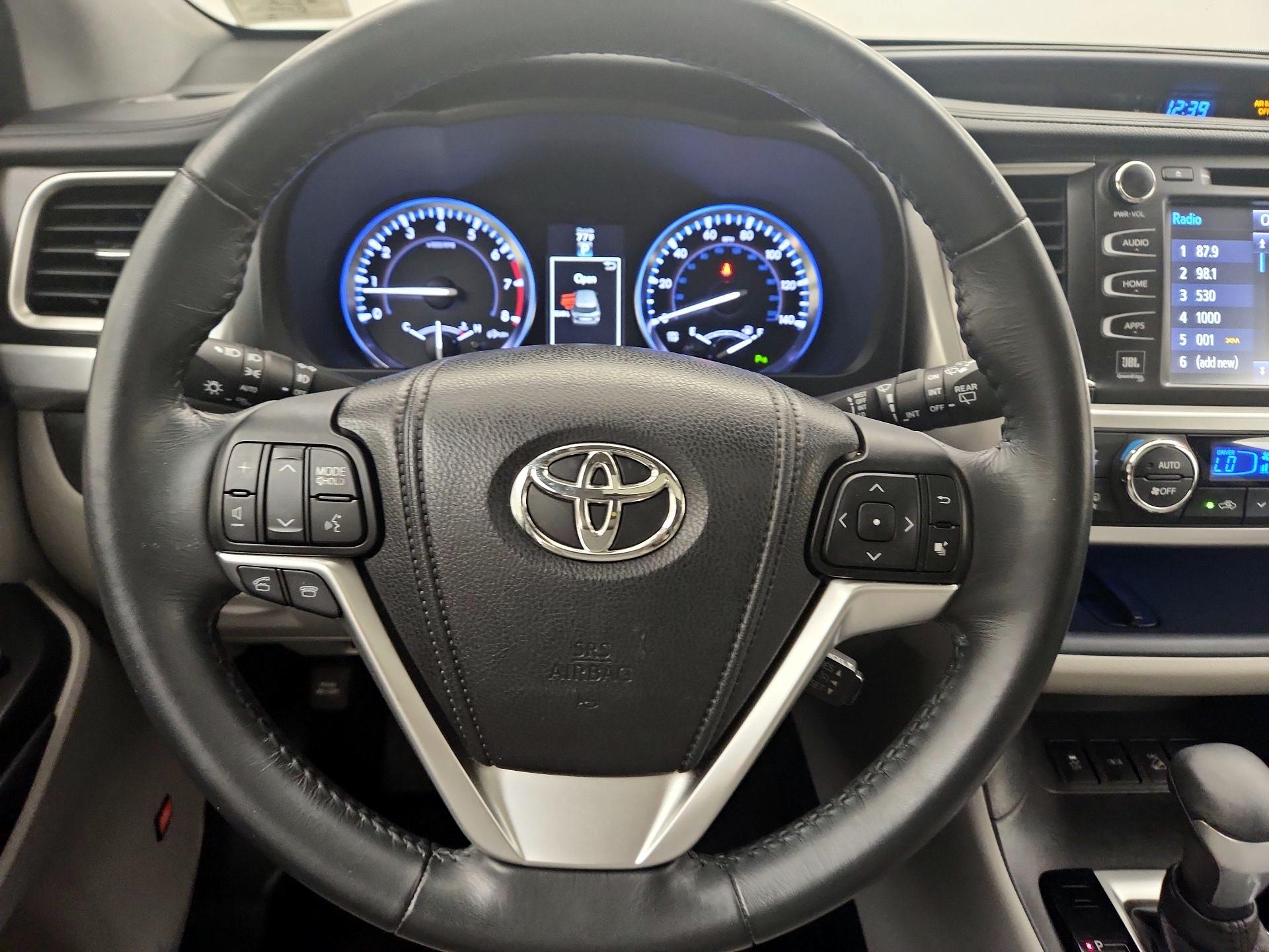 Thumbnail: 2014 Toyota Highlander - 10