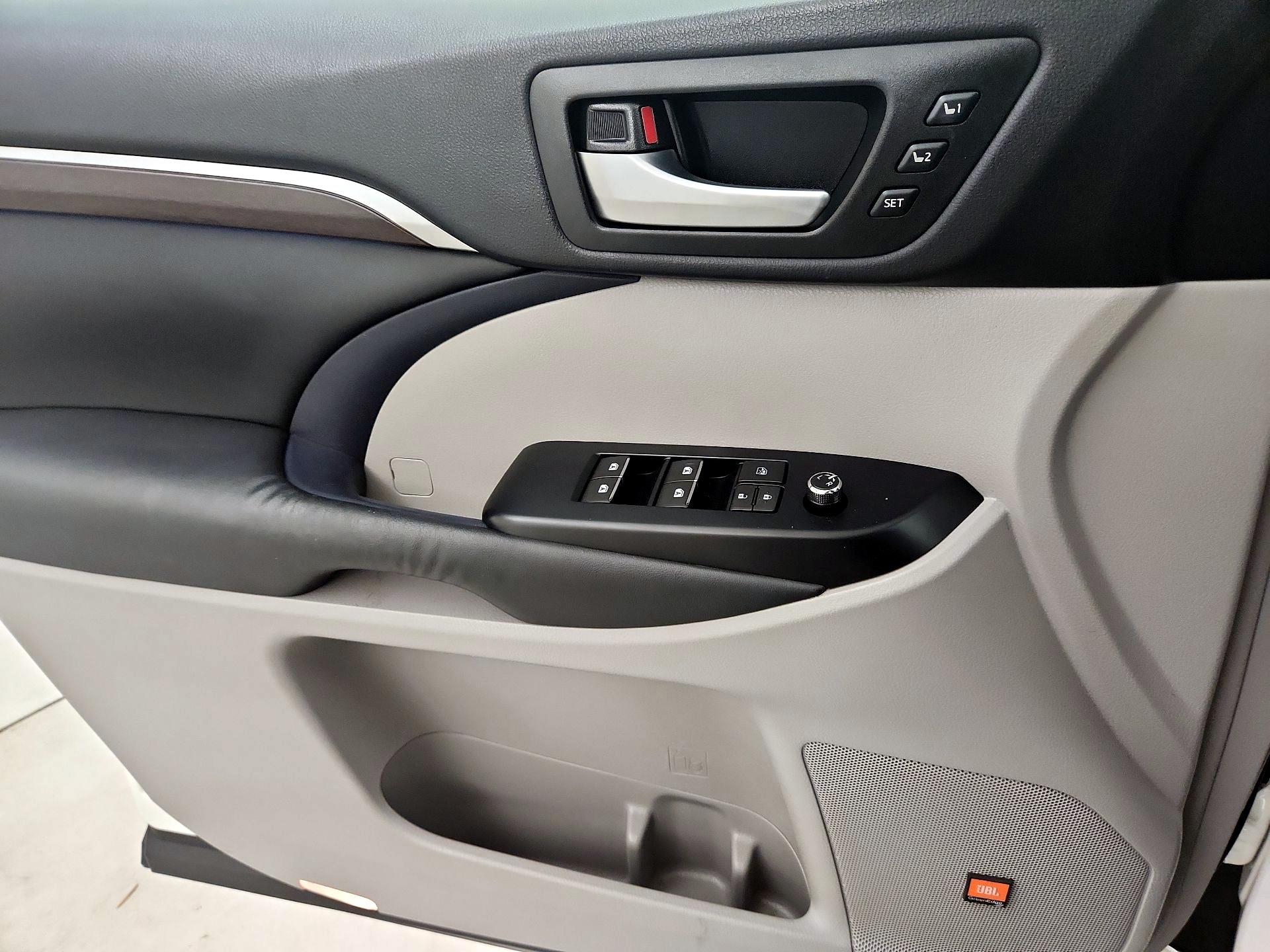 Thumbnail: 2014 Toyota Highlander - 12