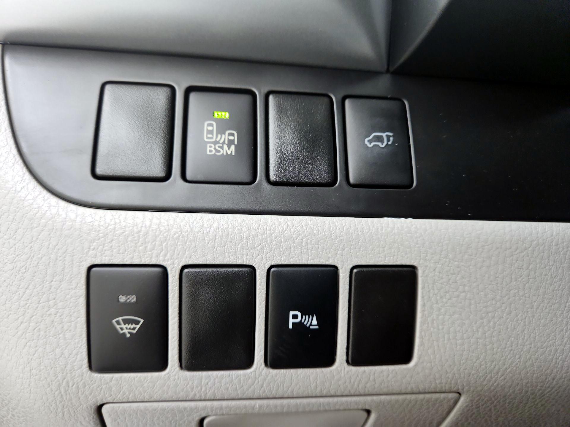 Thumbnail: 2014 Toyota Highlander - 13