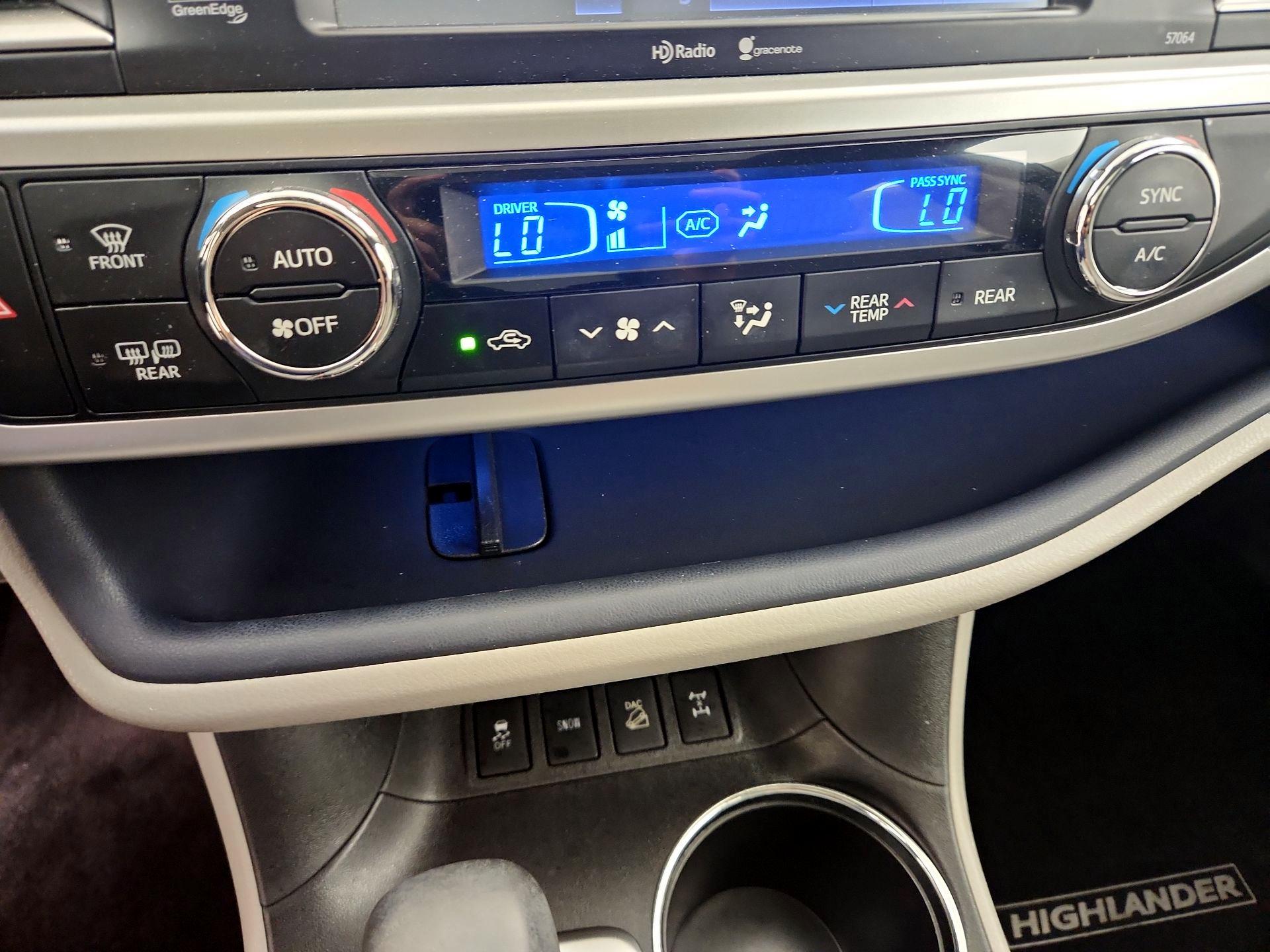 Thumbnail: 2014 Toyota Highlander - 16