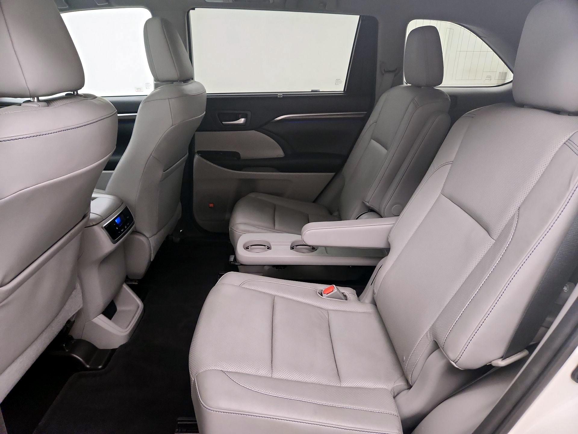 Thumbnail: 2014 Toyota Highlander - 20