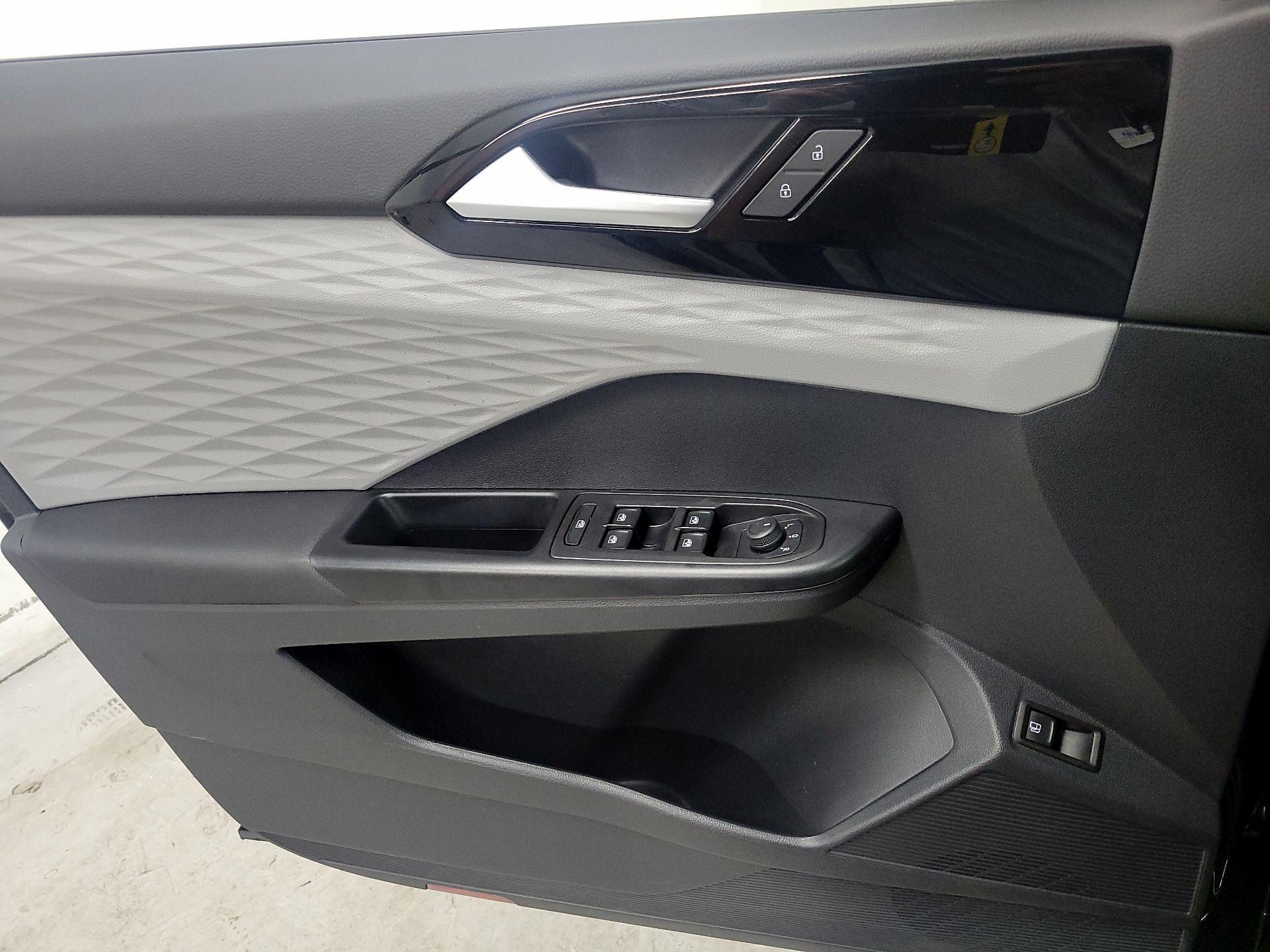 Thumbnail: 2023 Volkswagen Taos - 12