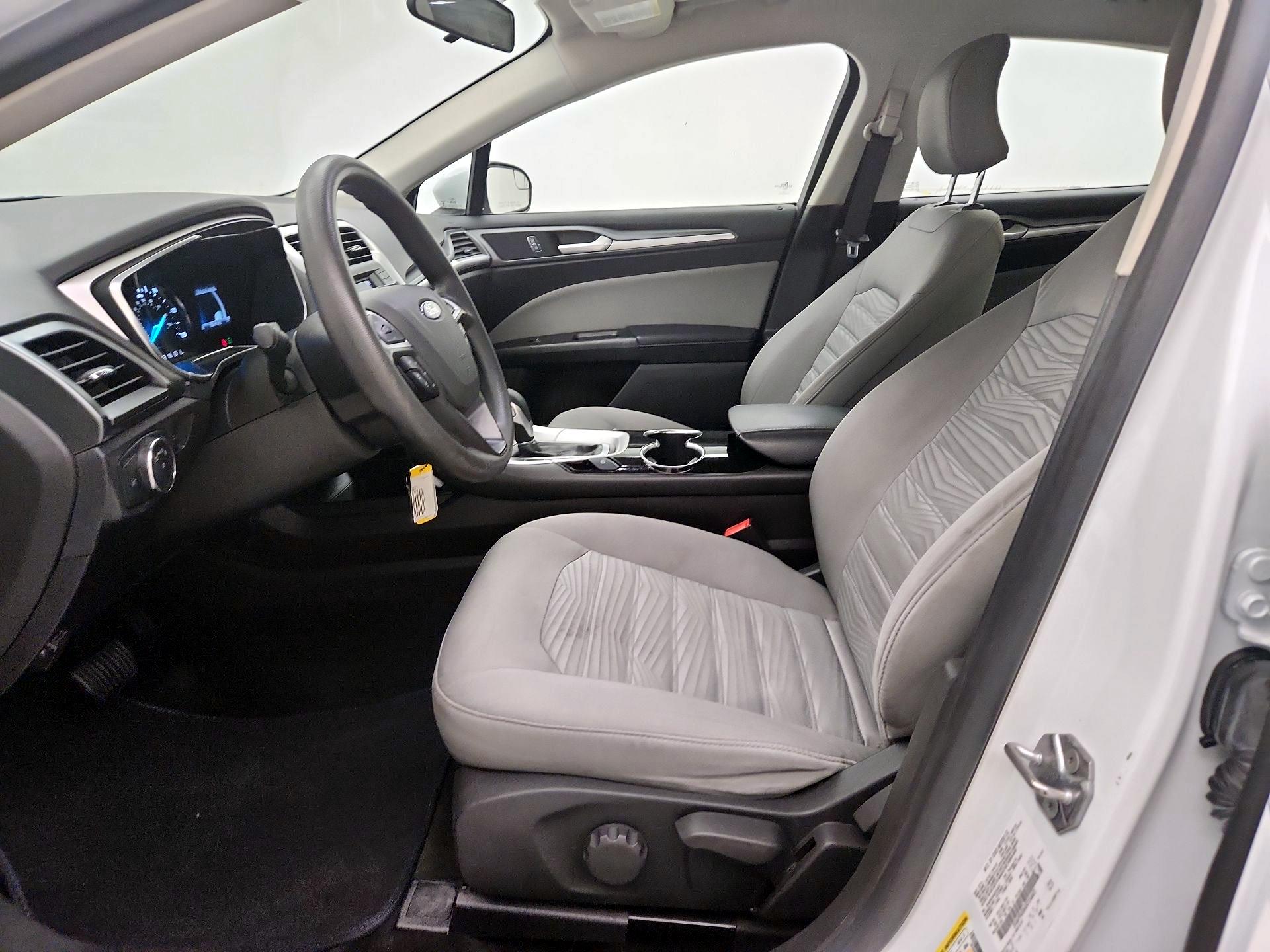 Thumbnail: 2016 Ford Fusion - 11