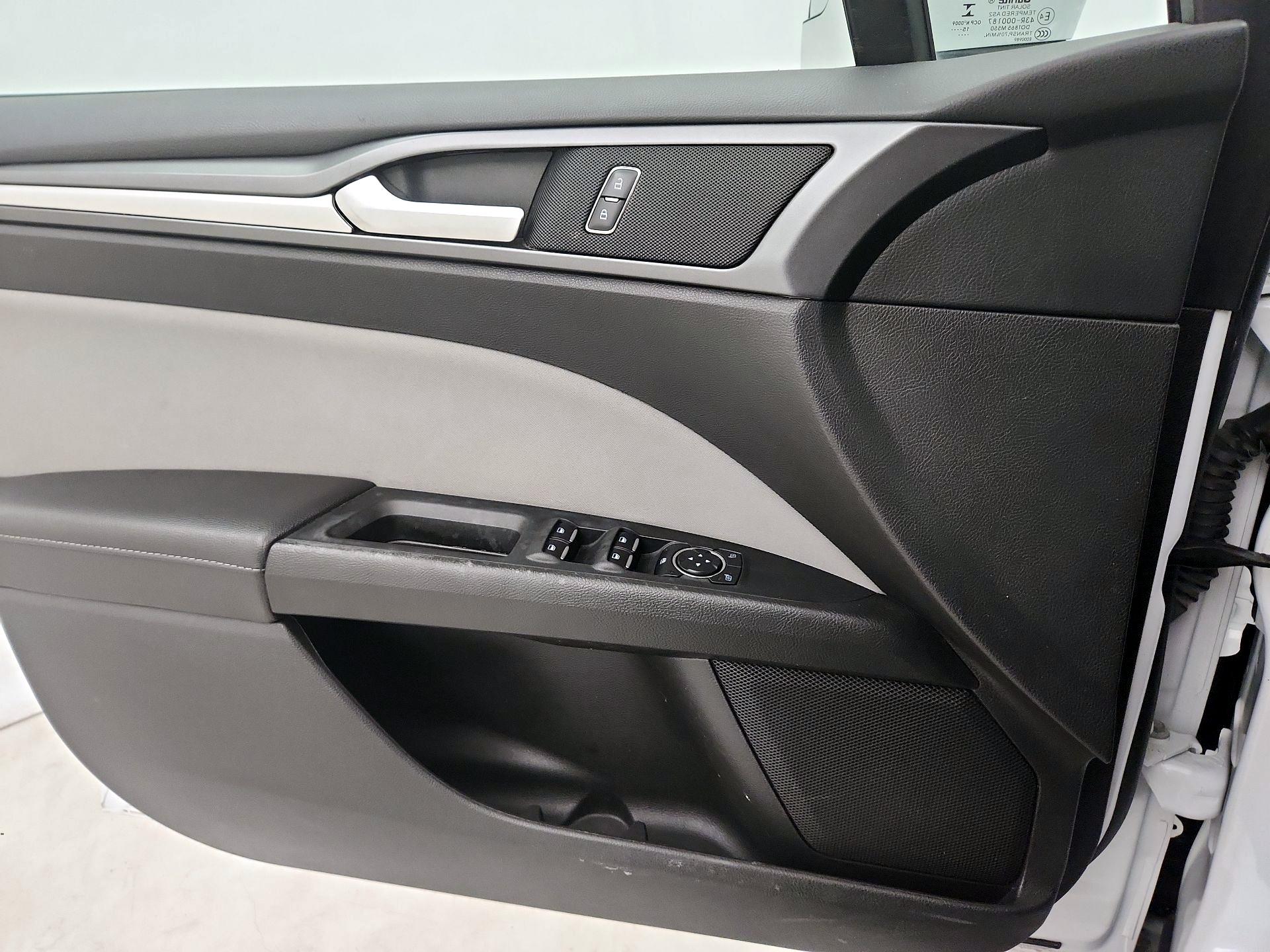 Thumbnail: 2016 Ford Fusion - 12