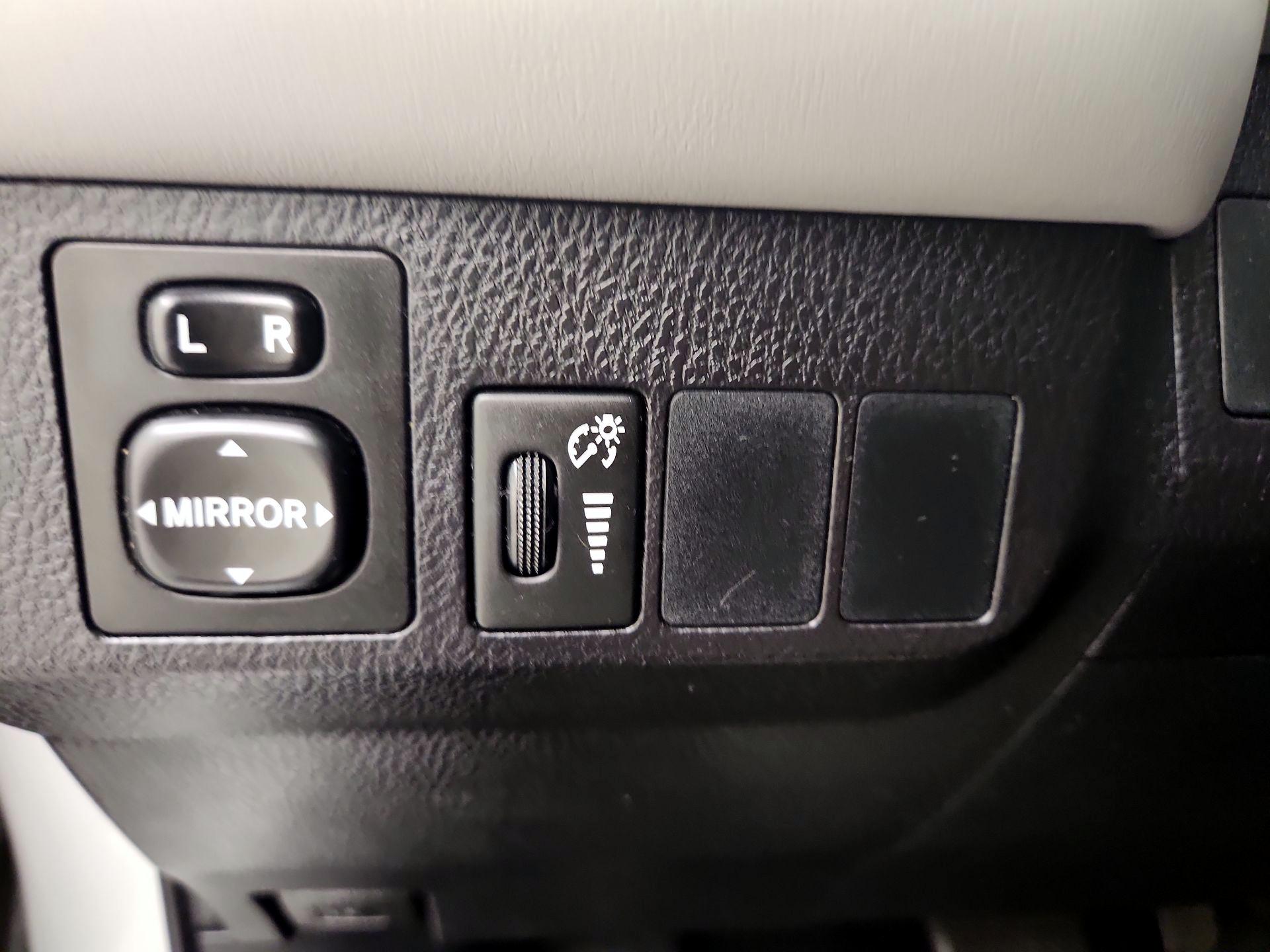 Thumbnail: 2016 Toyota RAV4 - 13