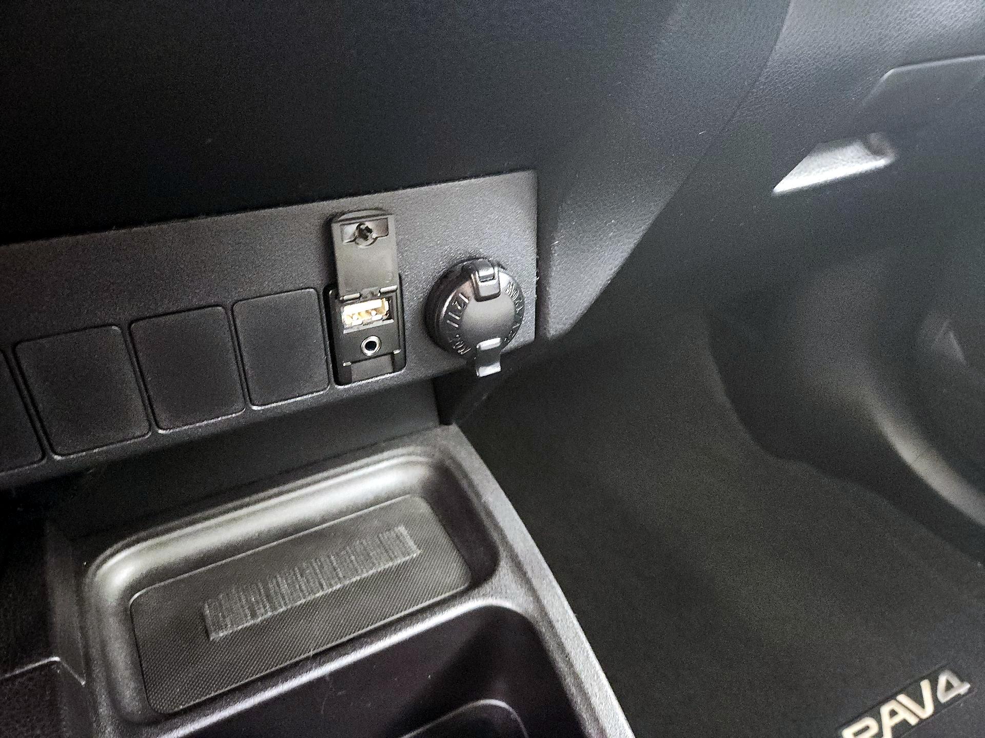 Thumbnail: 2016 Toyota RAV4 - 19