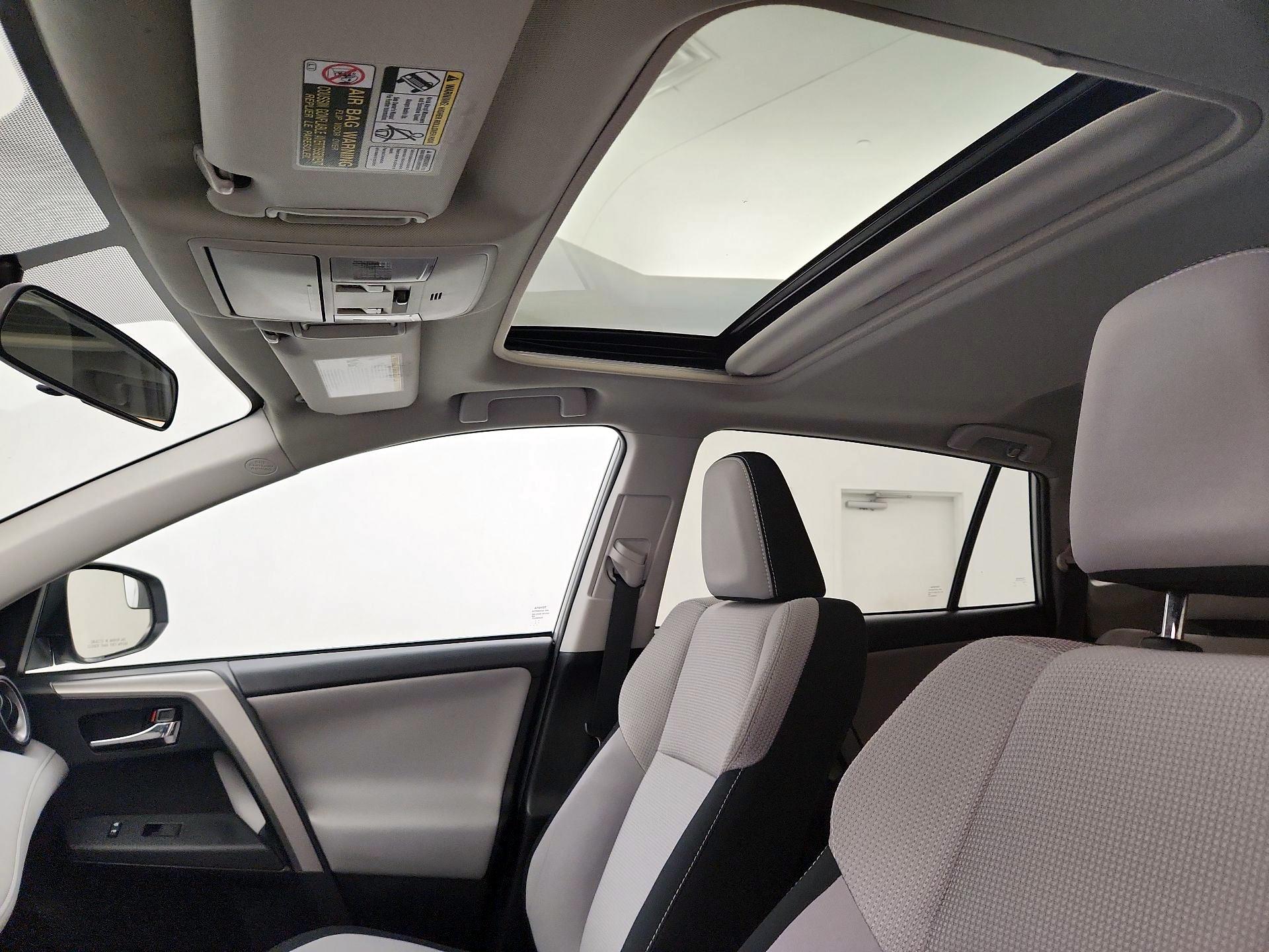 Thumbnail: 2016 Toyota RAV4 - 20
