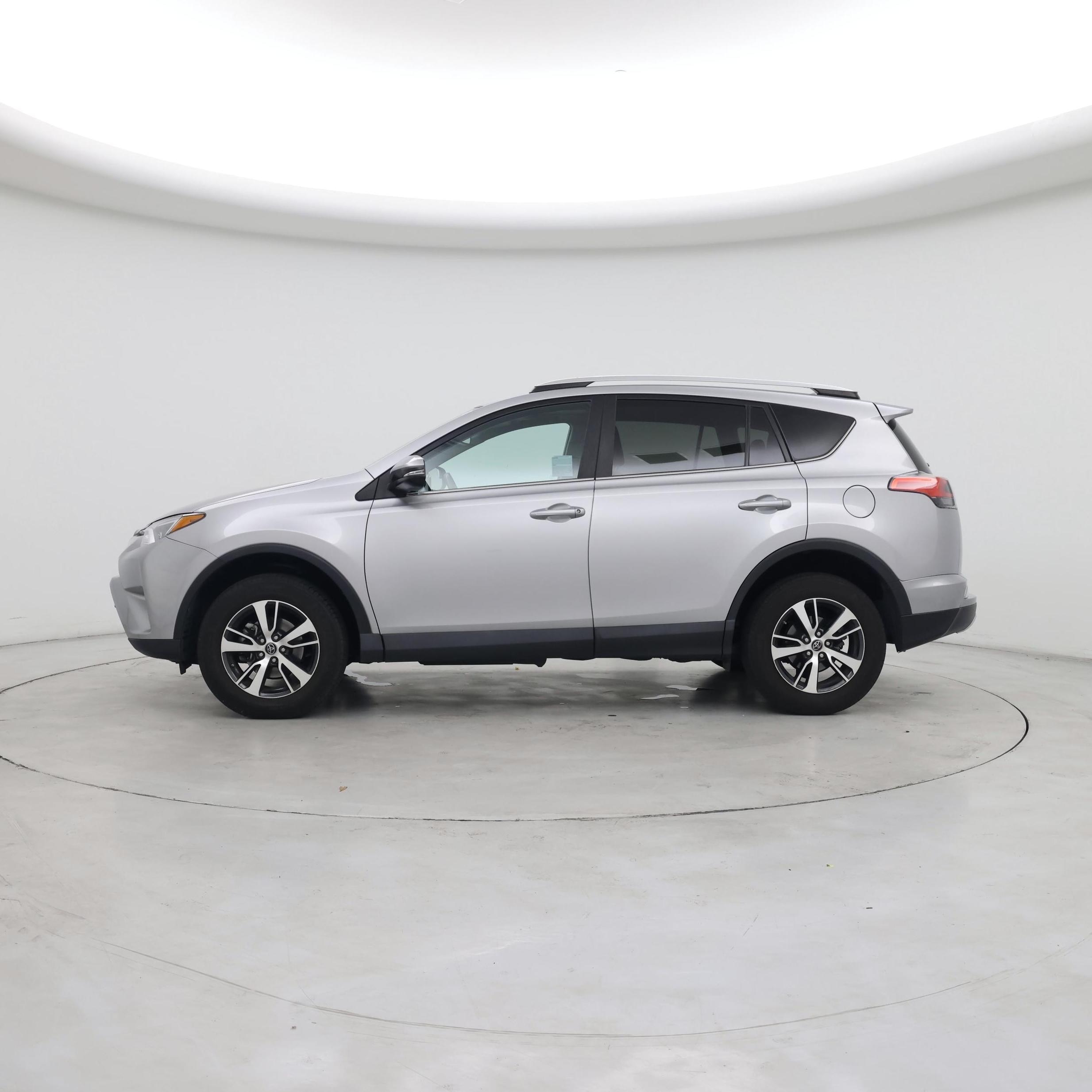 Thumbnail: 2016 Toyota RAV4 - 3