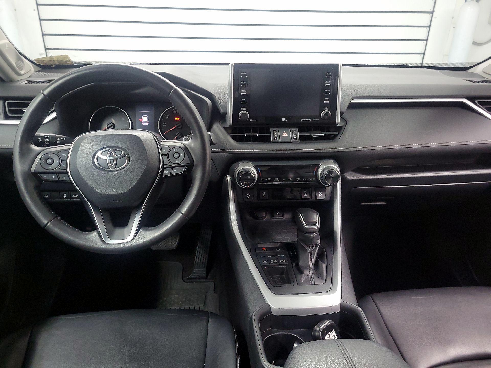 Thumbnail: 2020 Toyota RAV4 - 9