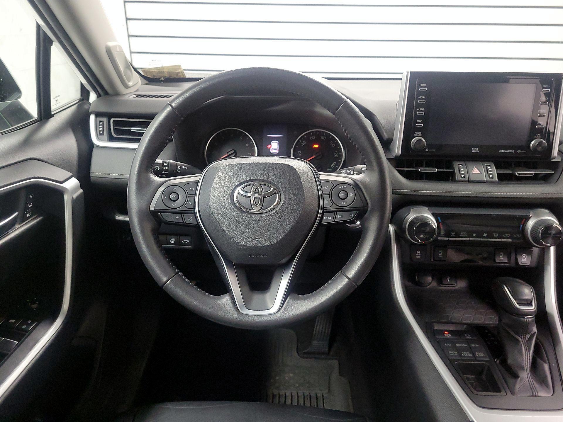Thumbnail: 2020 Toyota RAV4 - 10