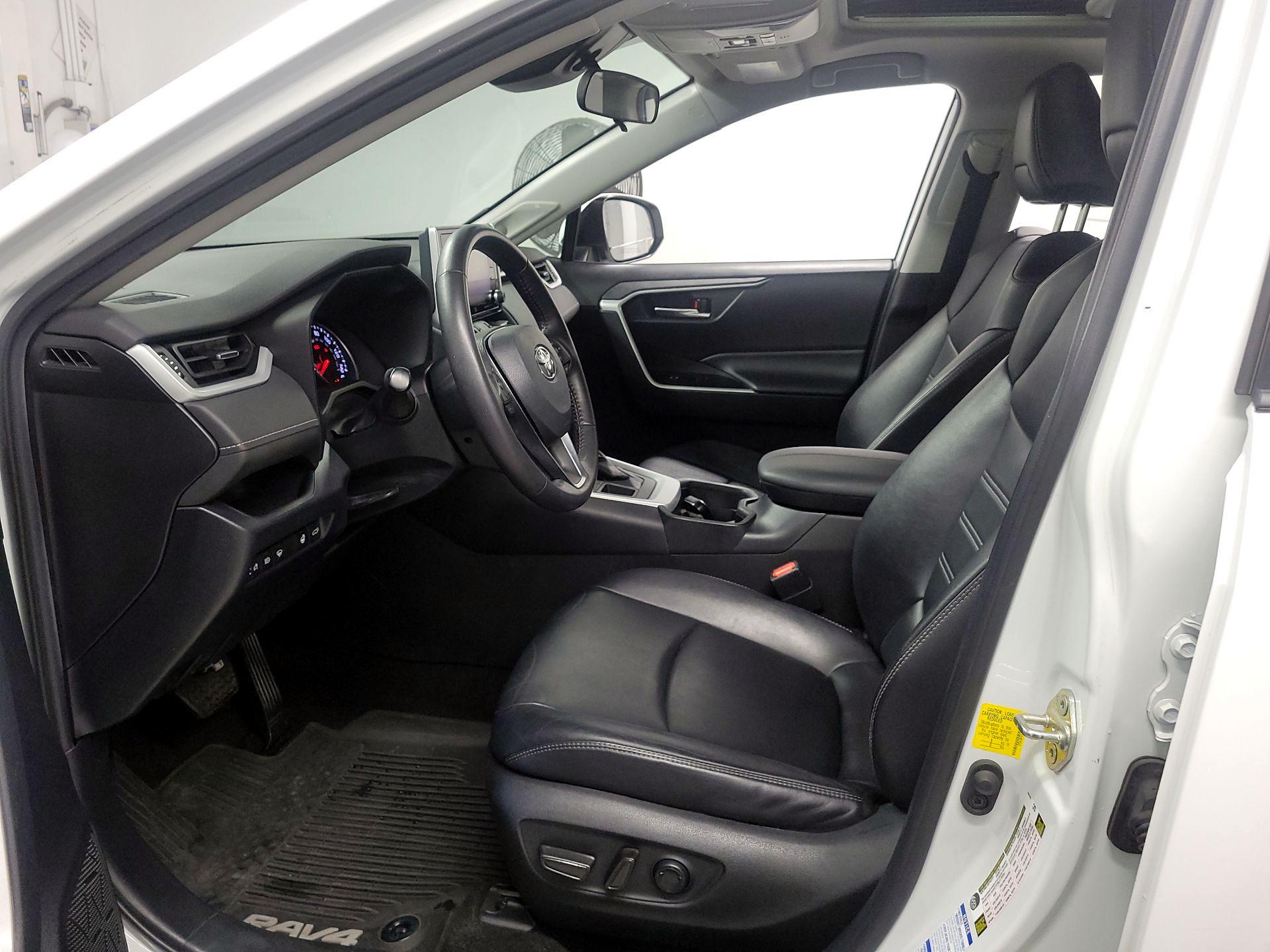 Thumbnail: 2020 Toyota RAV4 - 11