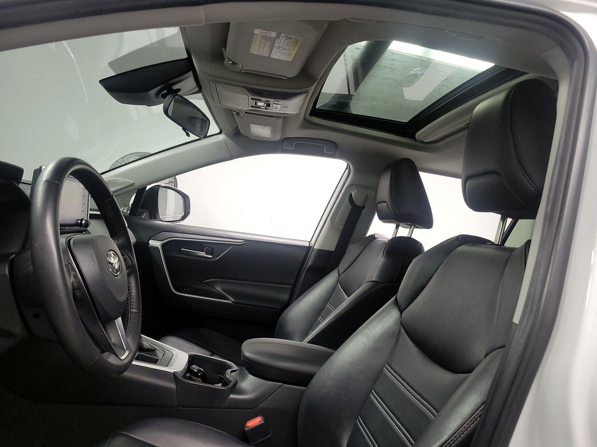 Thumbnail: 2020 Toyota RAV4 - 18