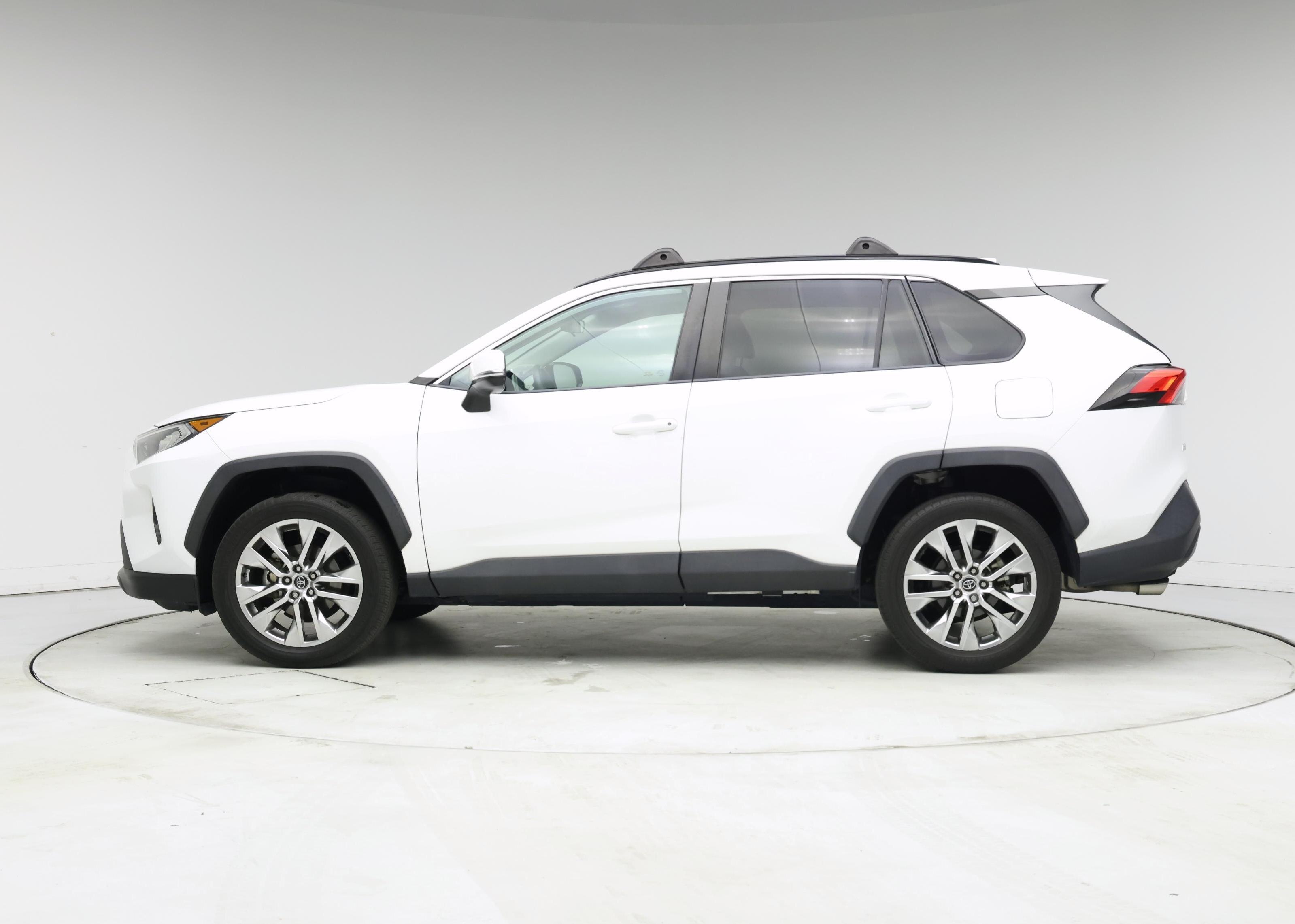 Thumbnail: 2020 Toyota RAV4 - 3