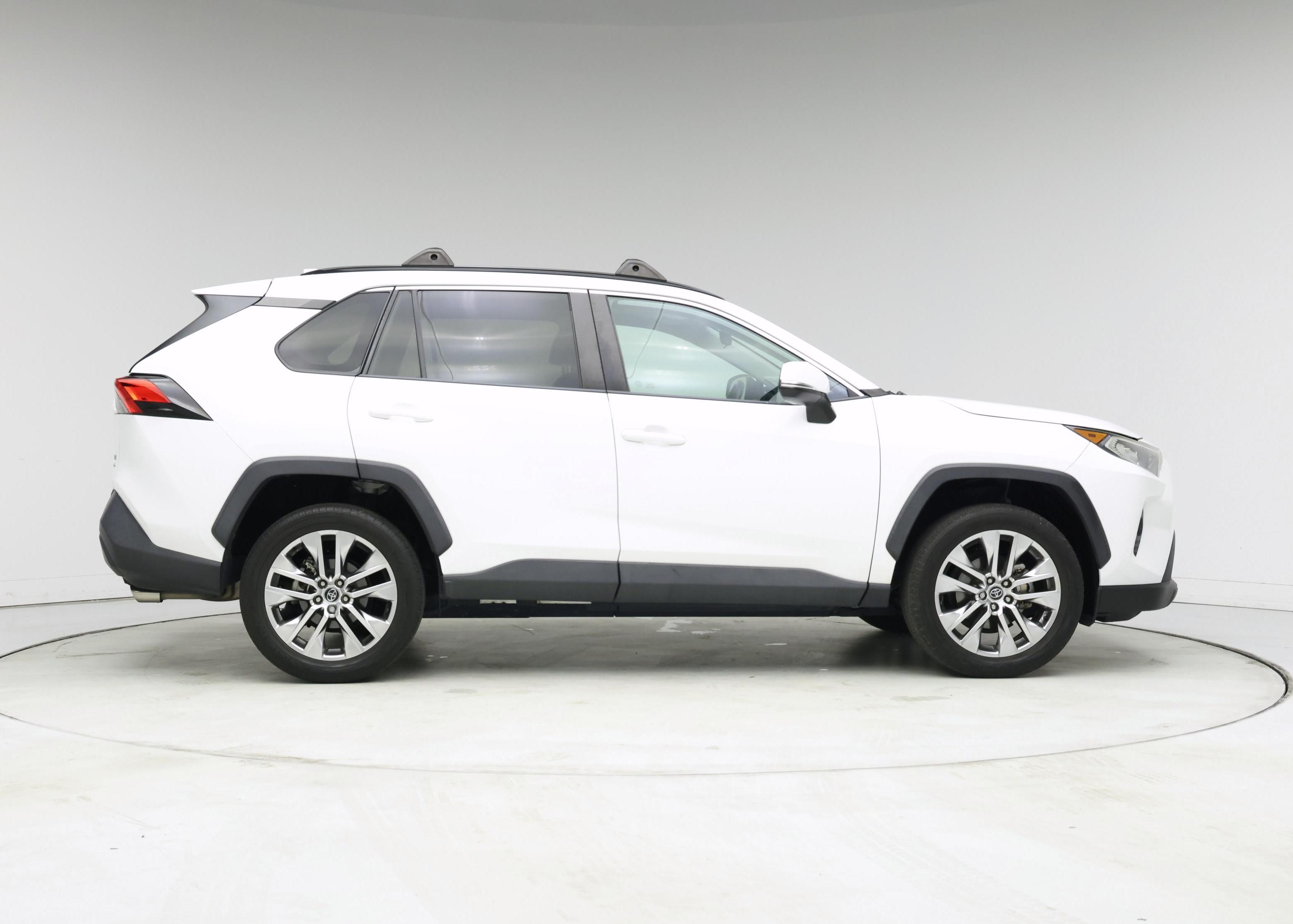 Thumbnail: 2020 Toyota RAV4 - 7