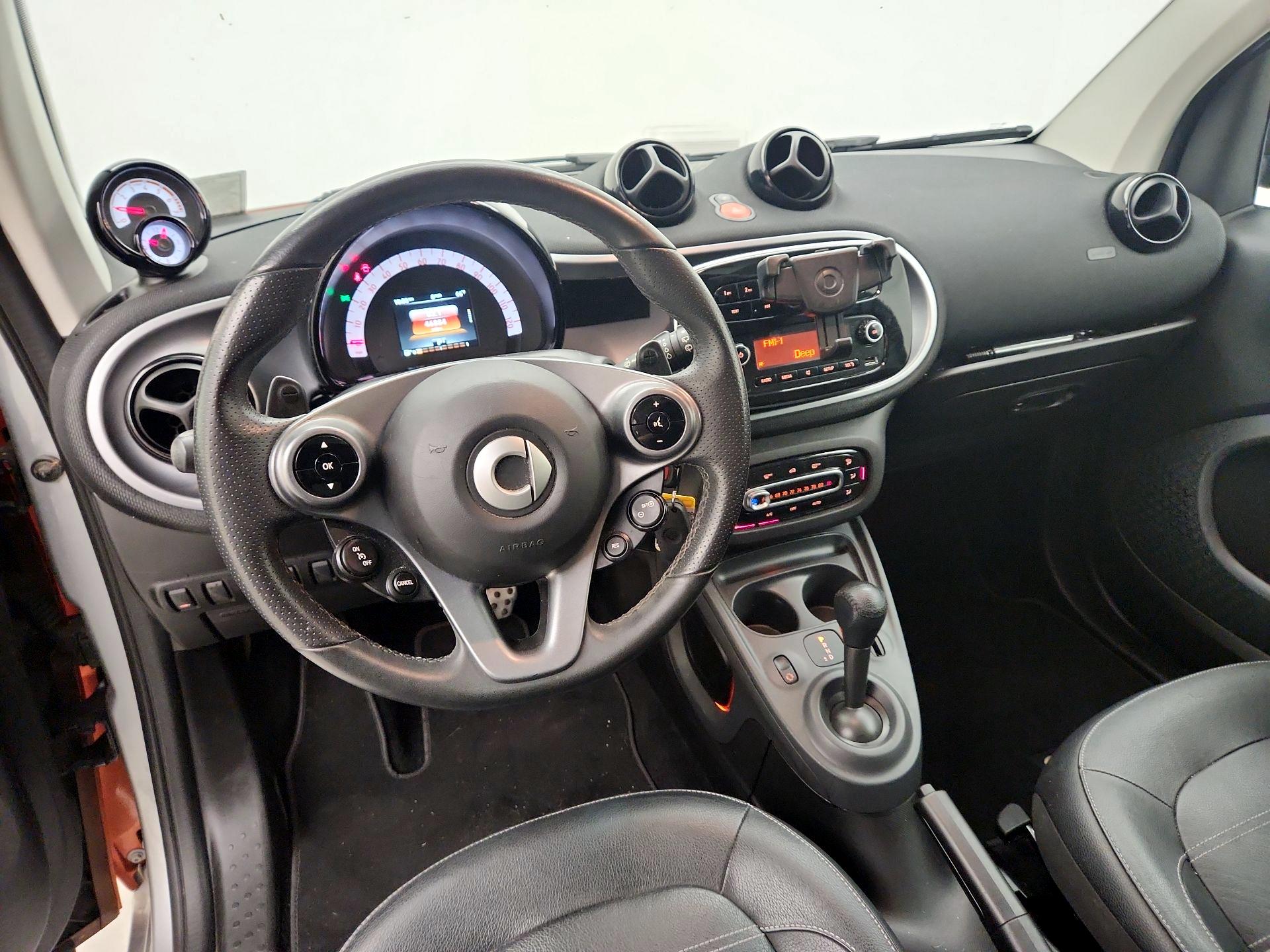 Thumbnail: 2016 smart fortwo - 9