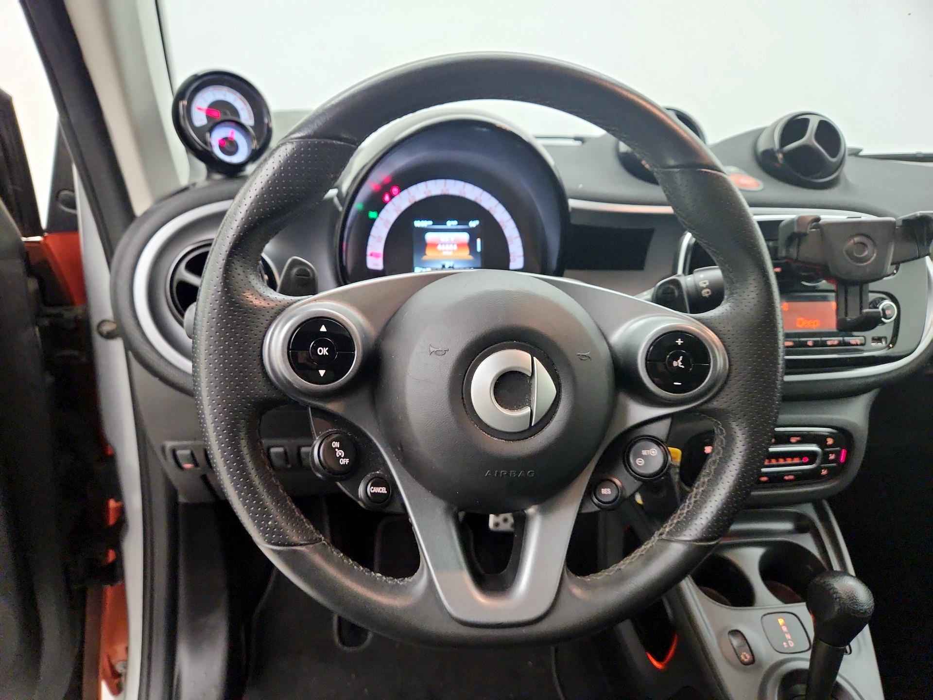 Thumbnail: 2016 smart fortwo - 10