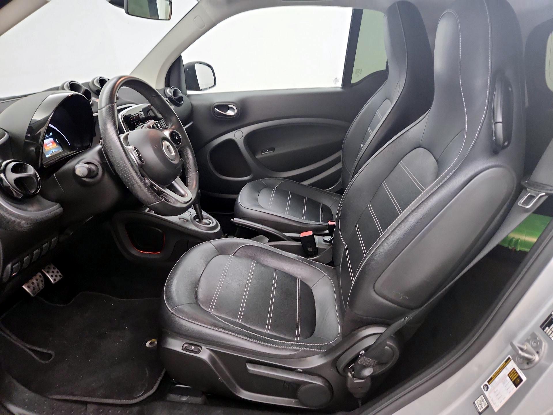 Thumbnail: 2016 smart fortwo - 11