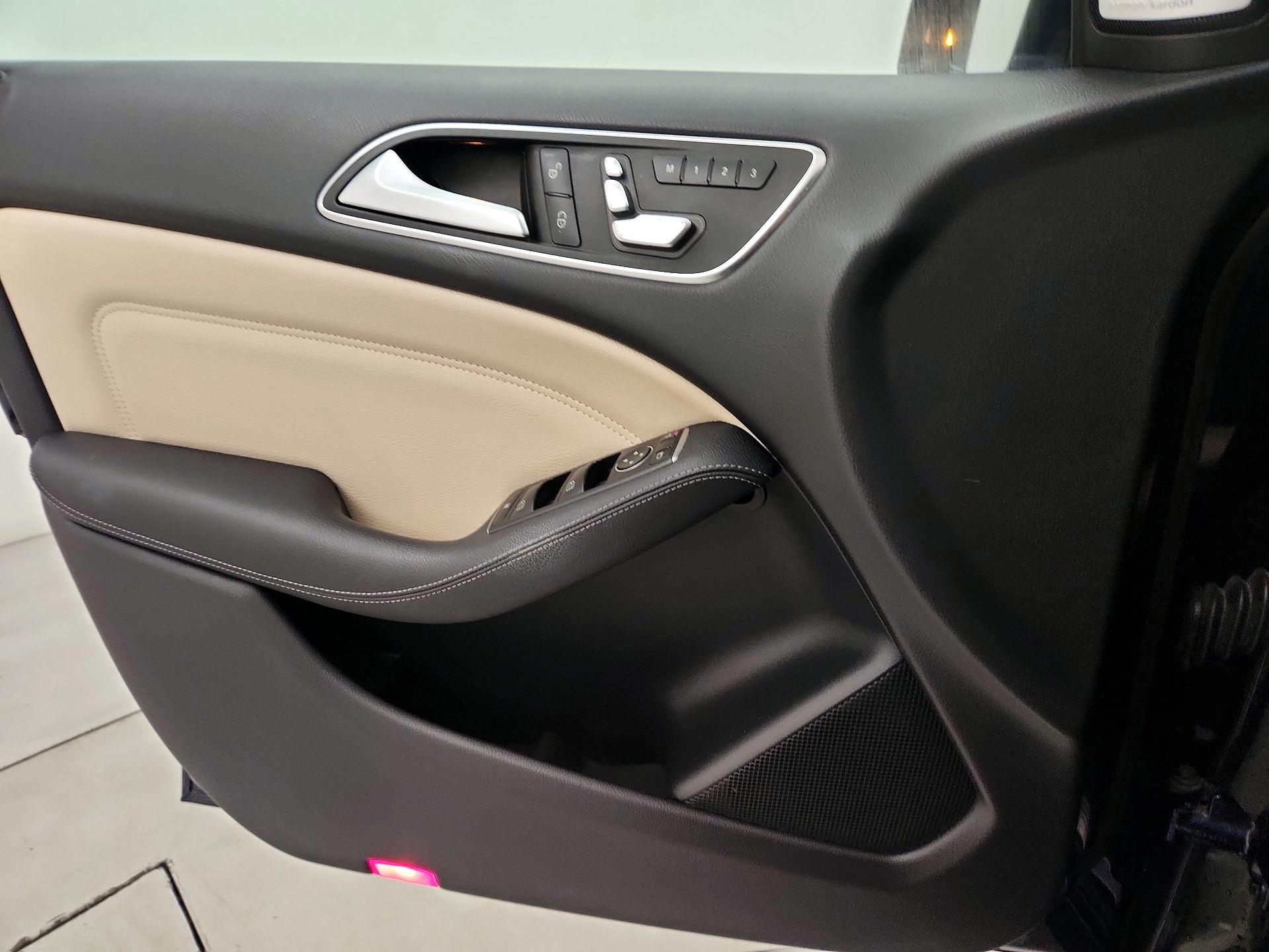 Thumbnail: 2017 Mercedes-Benz B-Class - 12