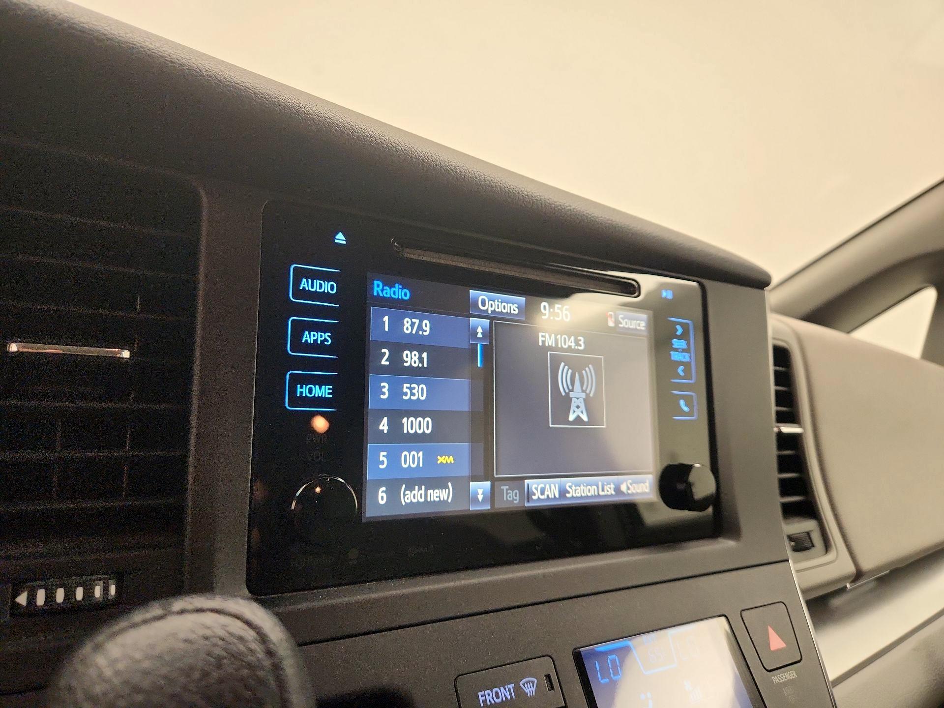 Thumbnail: 2016 Toyota Sienna - 15