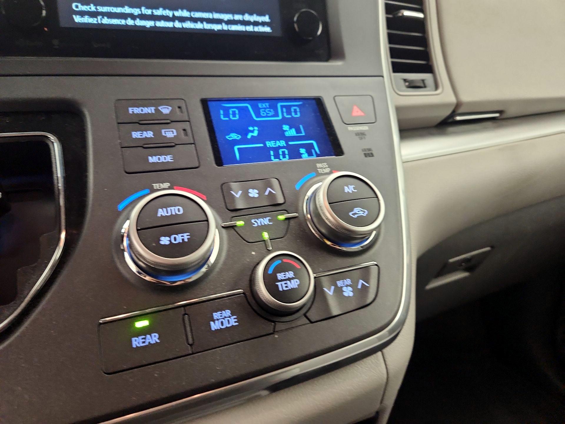 Thumbnail: 2016 Toyota Sienna - 16