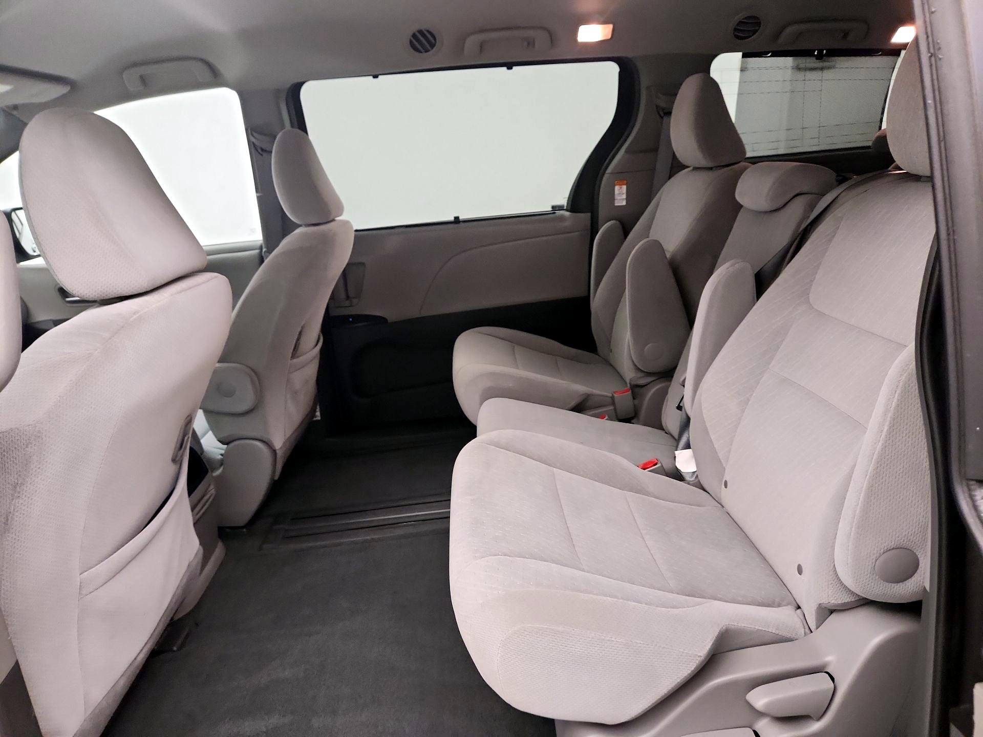 Thumbnail: 2016 Toyota Sienna - 19
