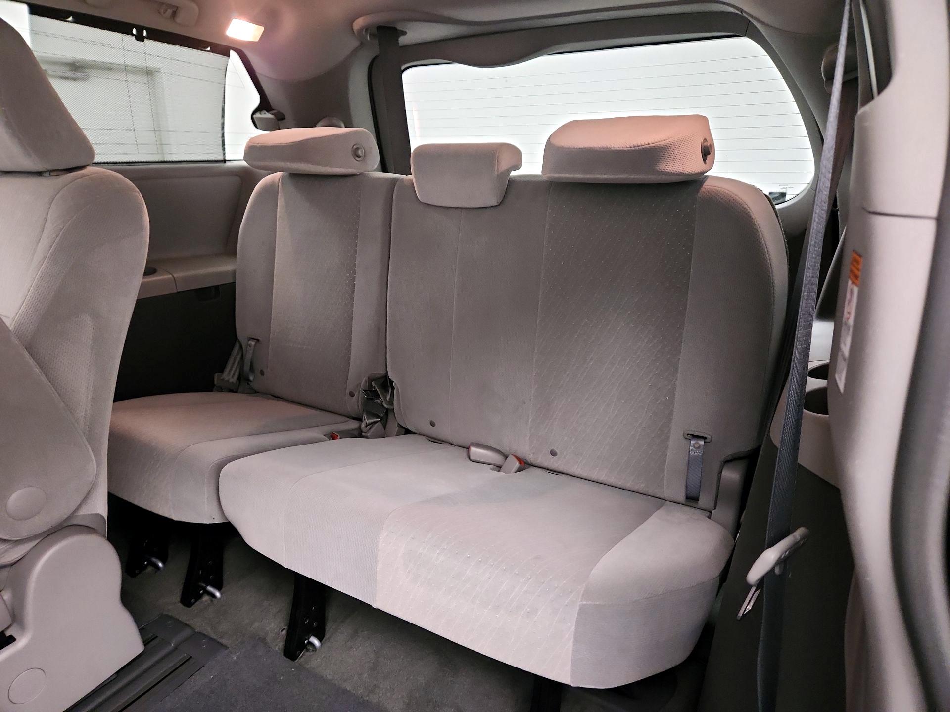 Thumbnail: 2016 Toyota Sienna - 20