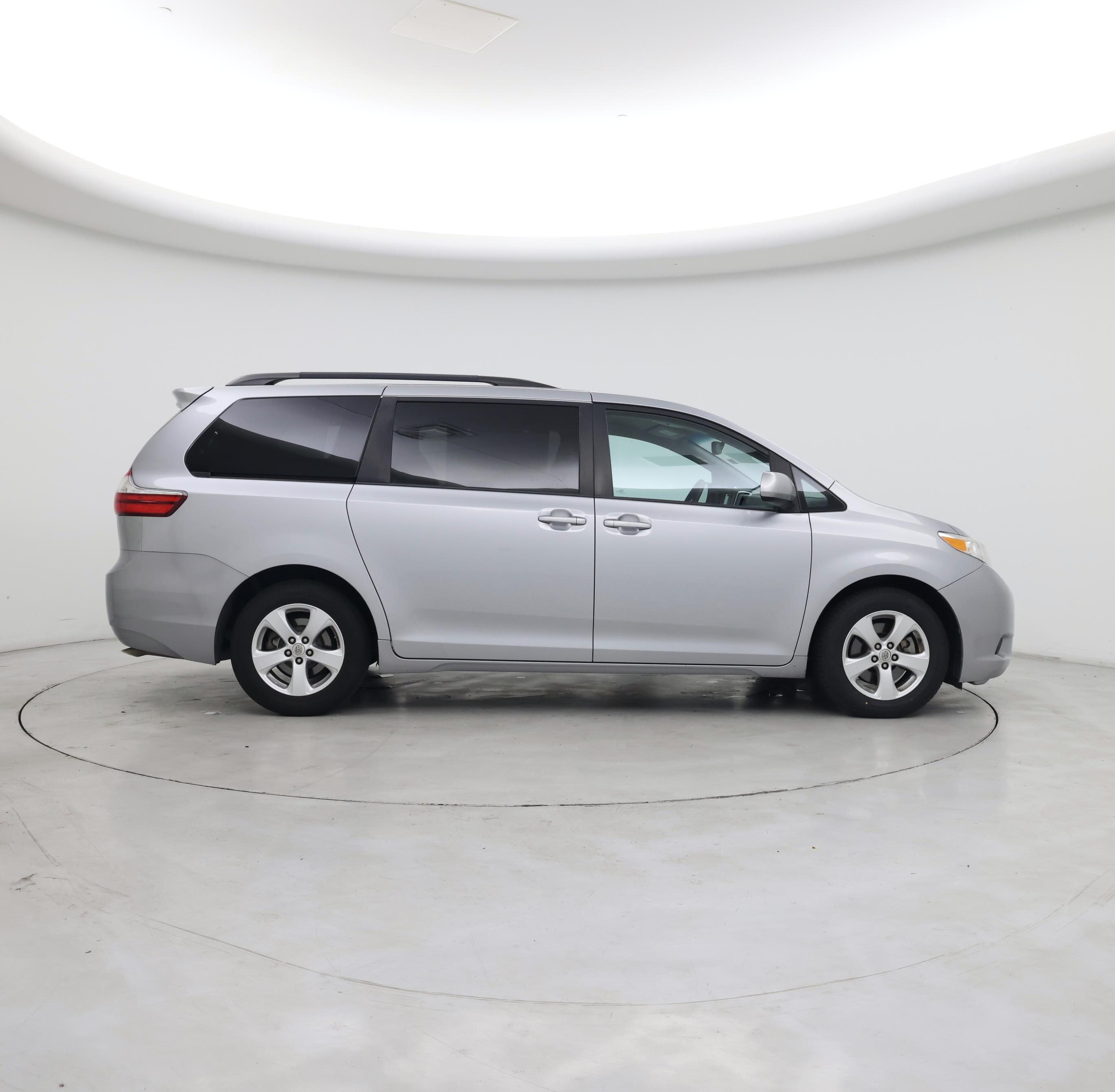 Thumbnail: 2016 Toyota Sienna - 7