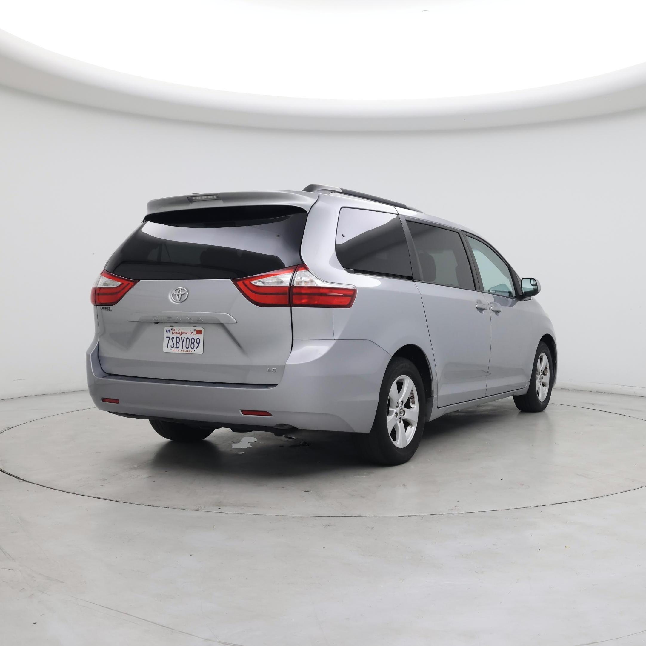 Thumbnail: 2016 Toyota Sienna - 8