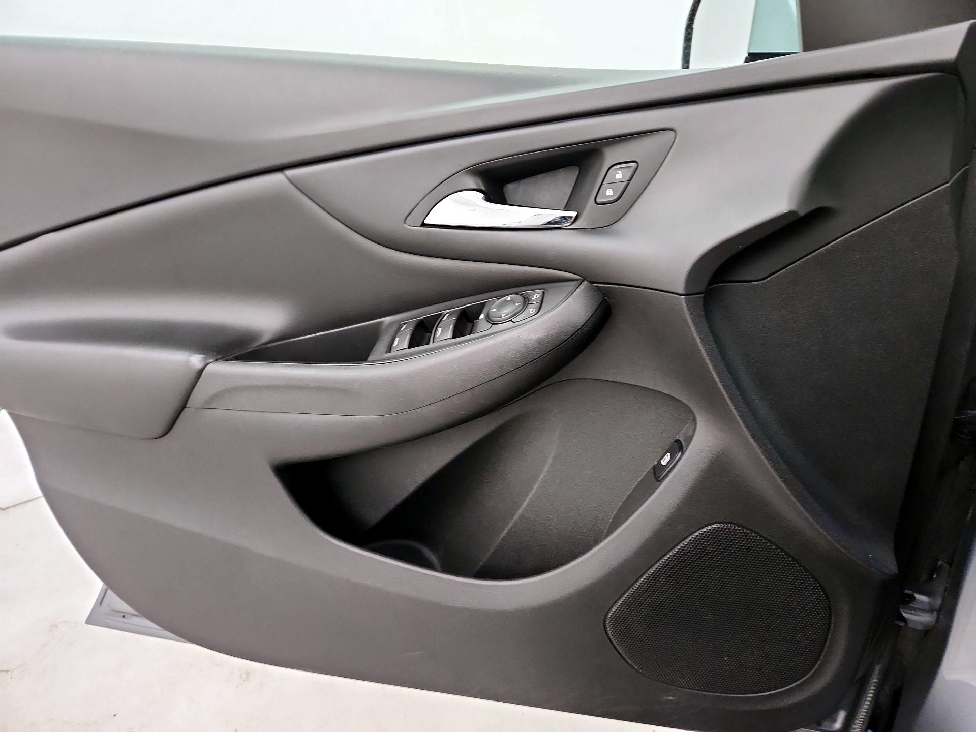 Thumbnail: 2018 Chevrolet Volt - 12