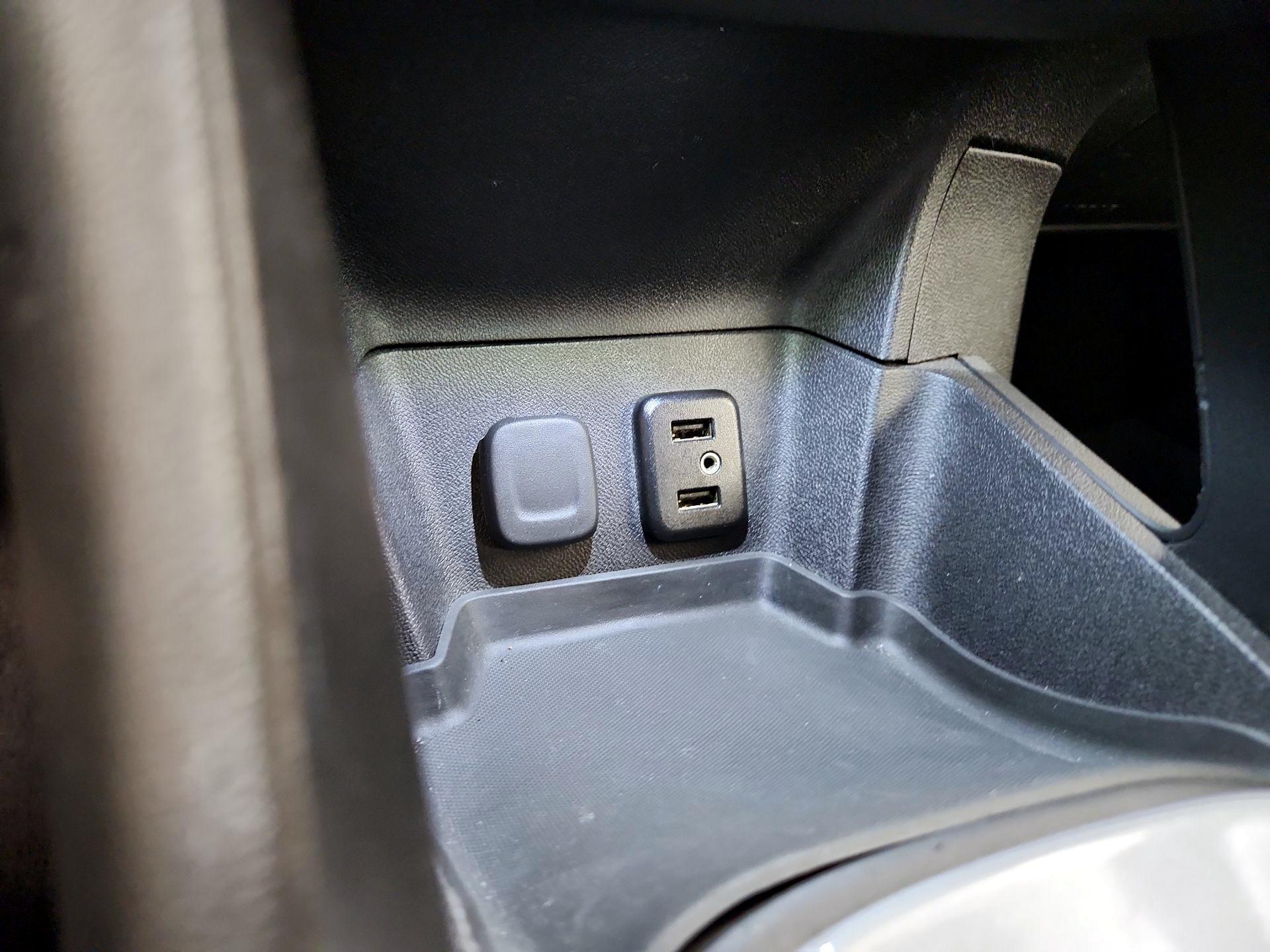 Thumbnail: 2018 Chevrolet Volt - 18