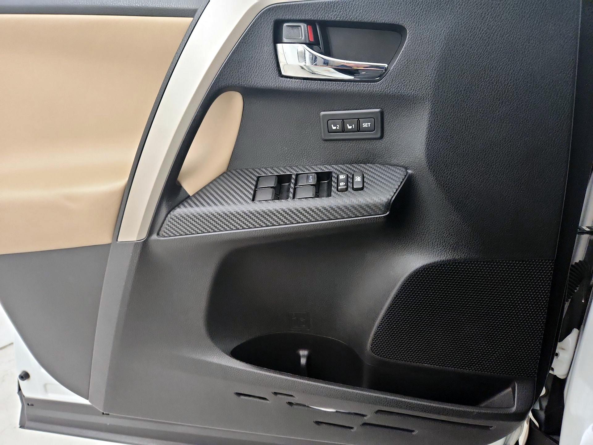 Thumbnail: 2015 Toyota RAV4 - 12