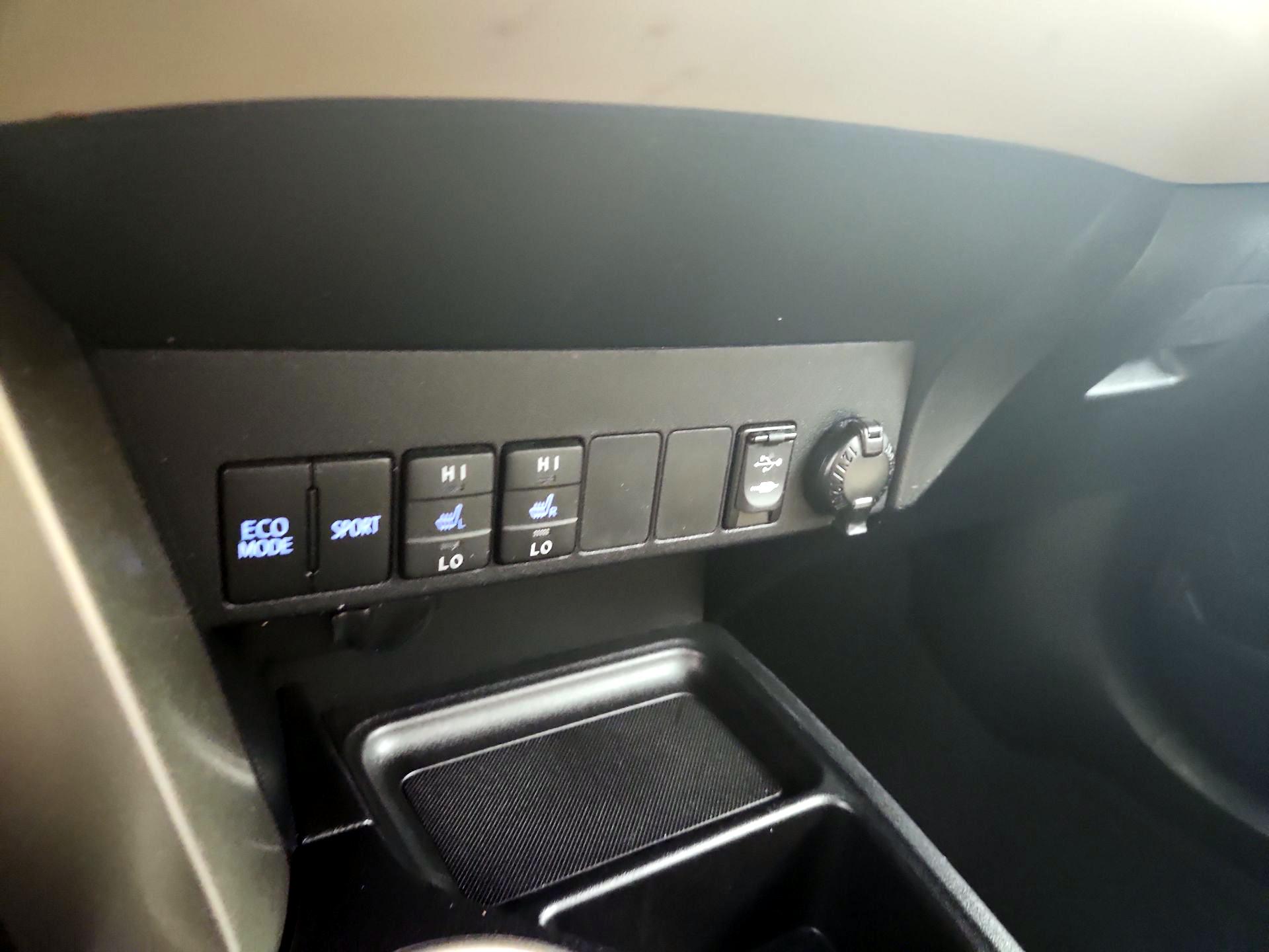 Thumbnail: 2015 Toyota RAV4 - 18