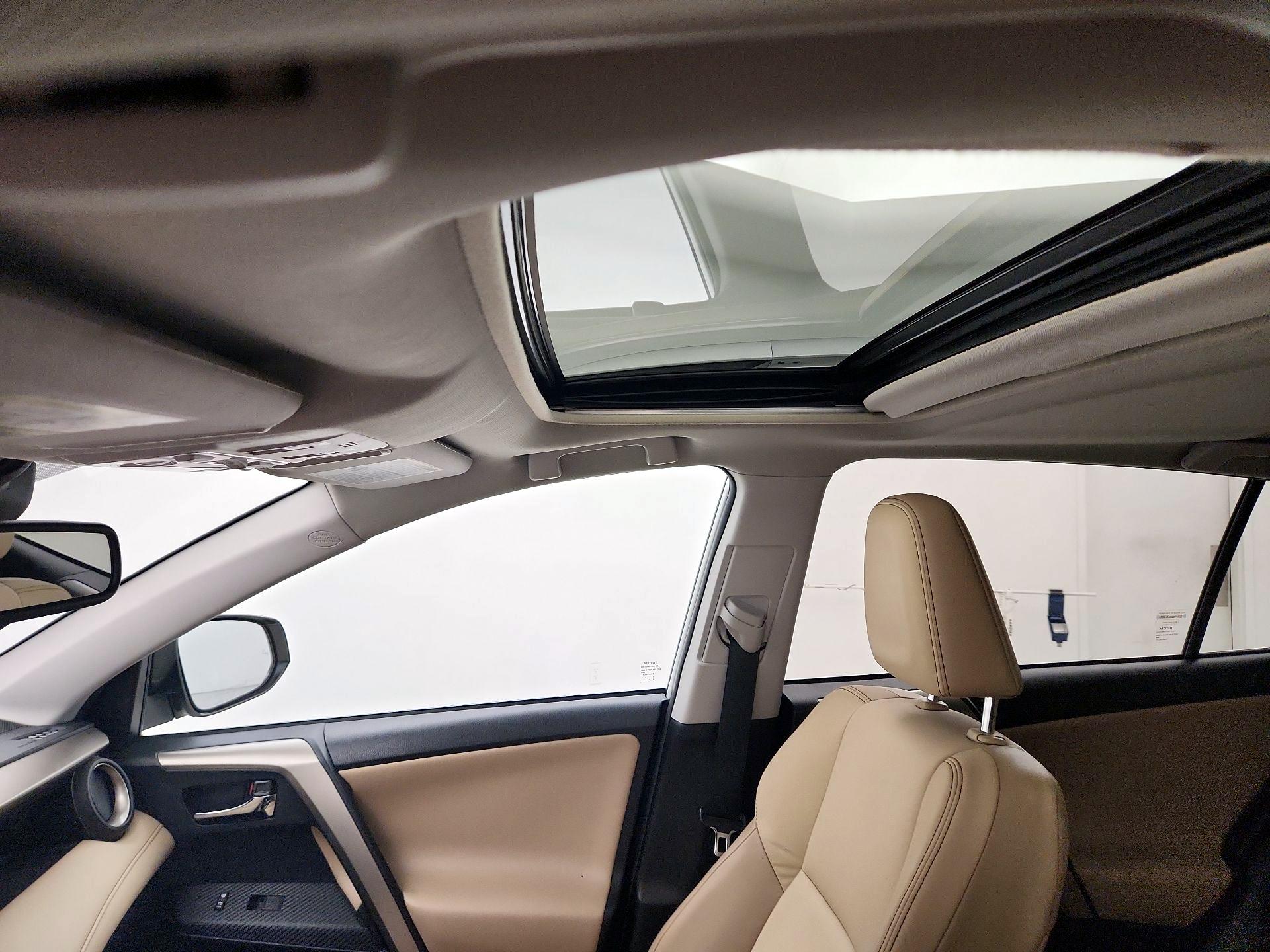 Thumbnail: 2015 Toyota RAV4 - 19