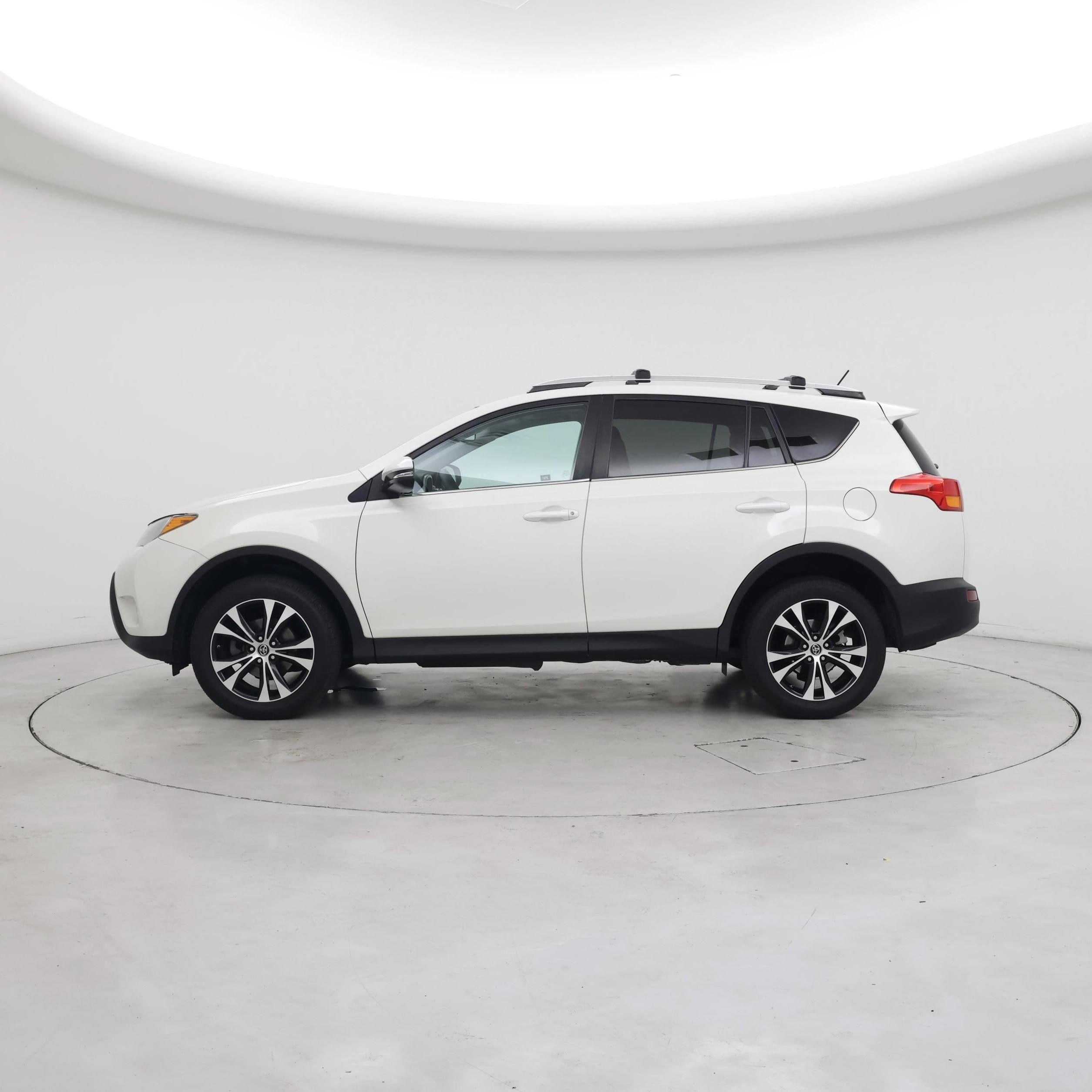 Thumbnail: 2015 Toyota RAV4 - 3
