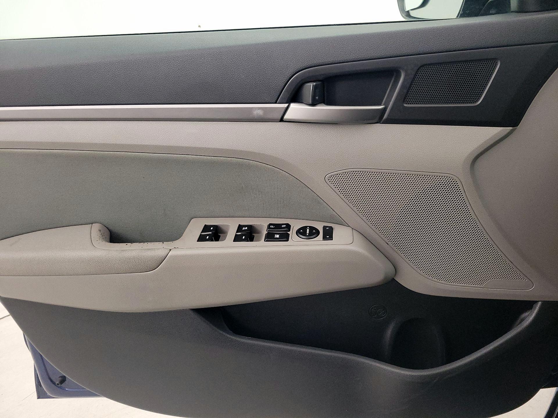 Thumbnail: 2018 Hyundai Elantra - 12