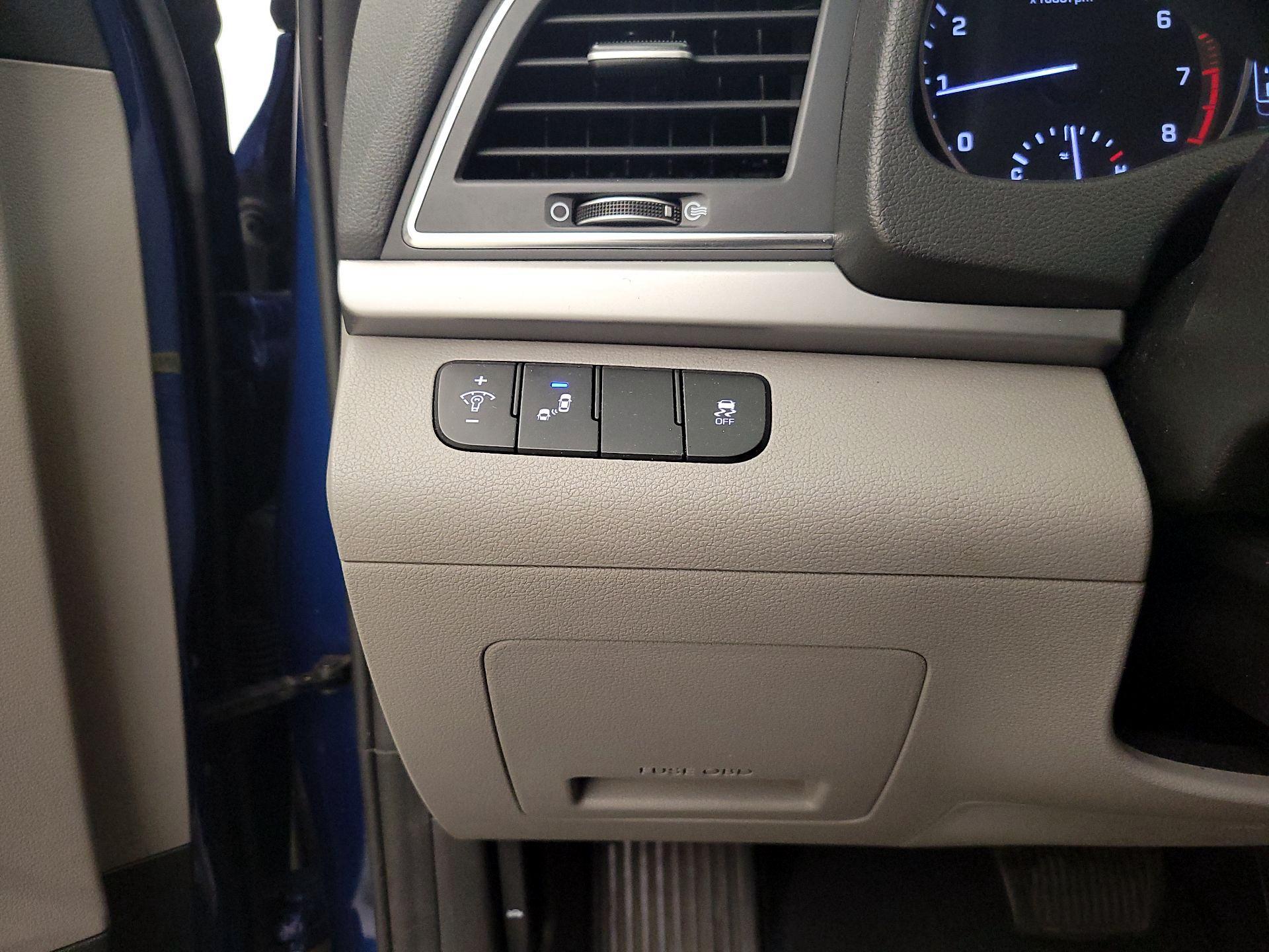 Thumbnail: 2018 Hyundai Elantra - 13