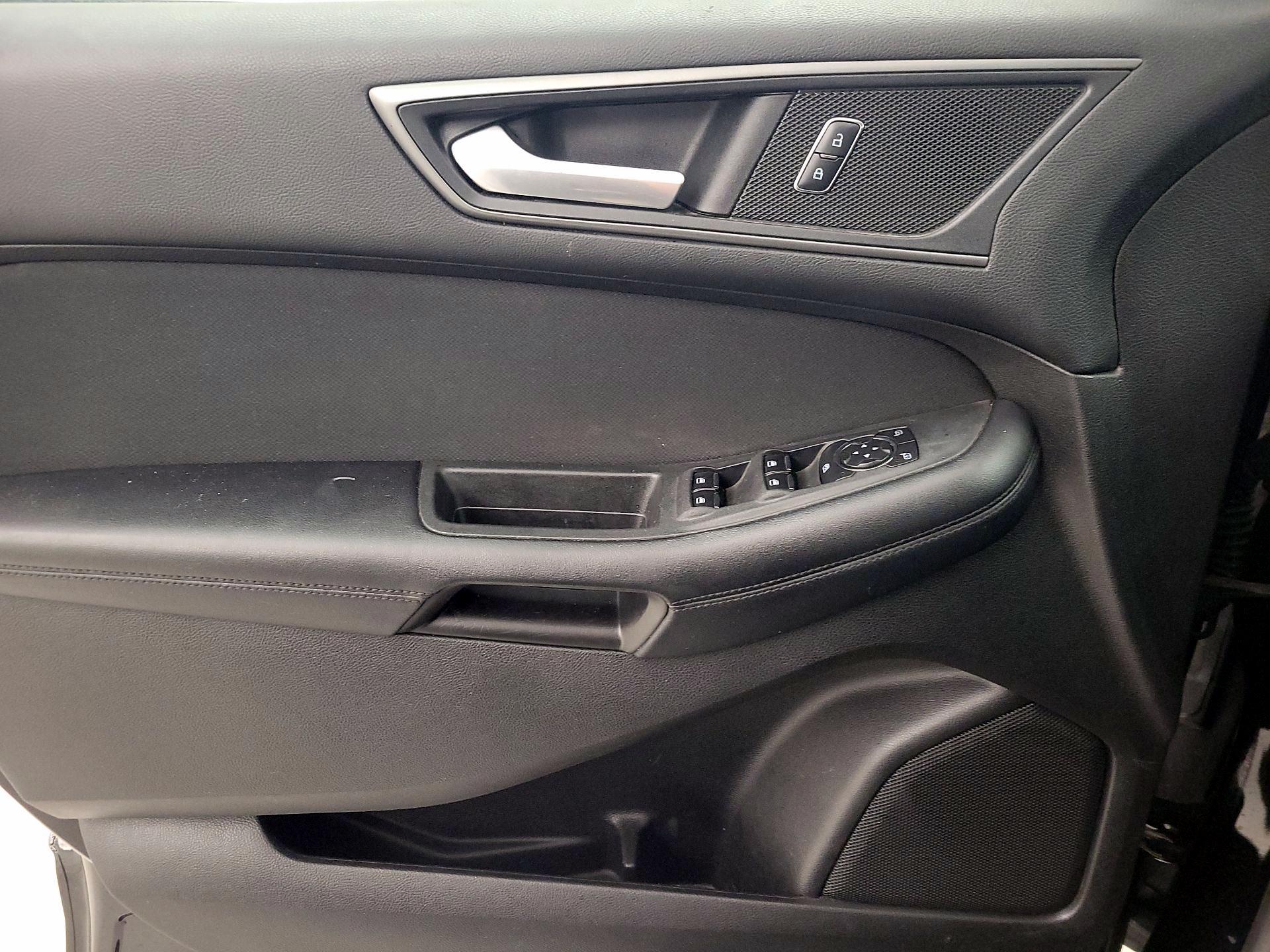 Thumbnail: 2017 Ford Edge - 12