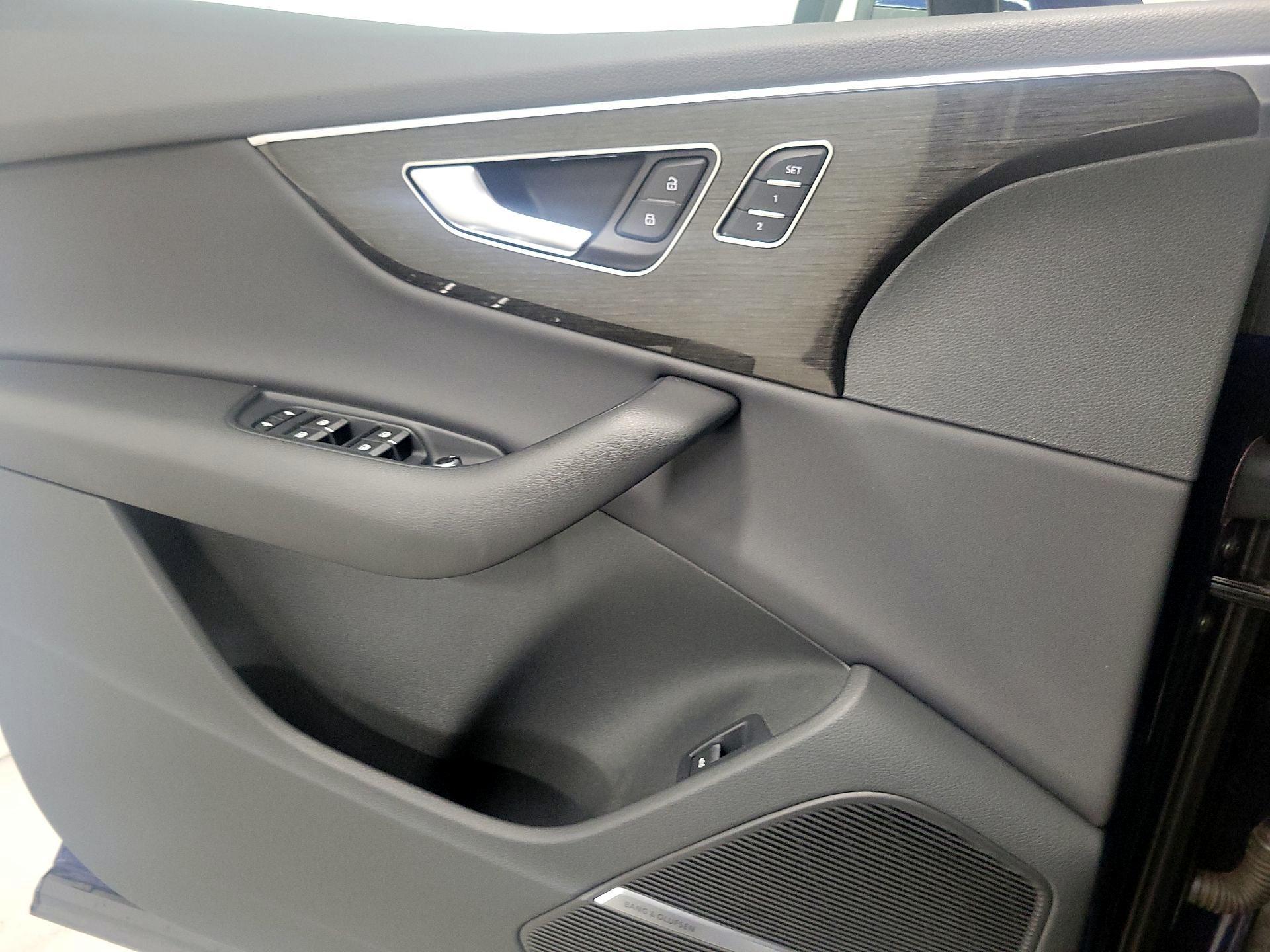 Thumbnail: 2021 Audi Q7 - 12