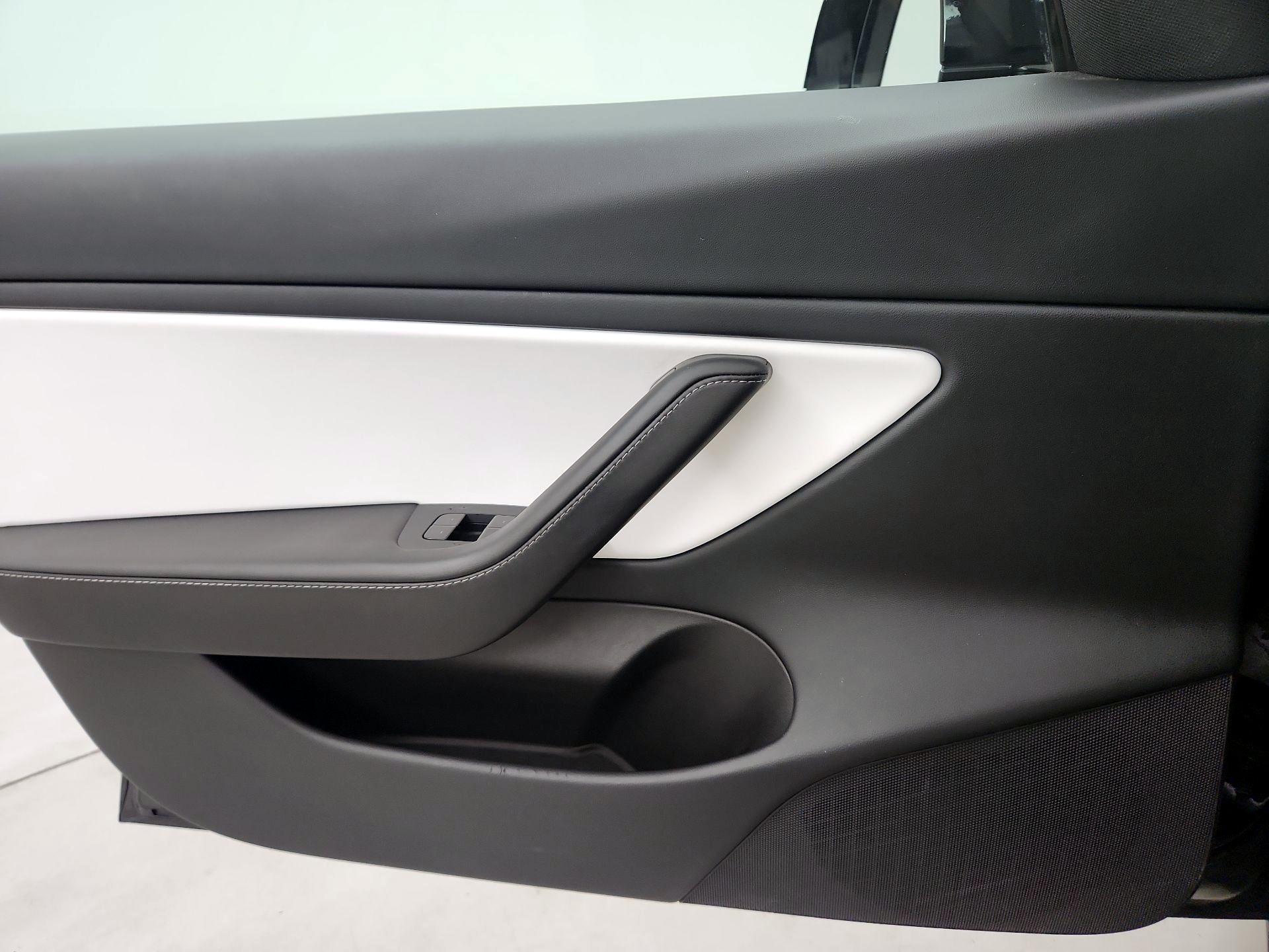 Thumbnail: 2021 Tesla Model 3 - 12