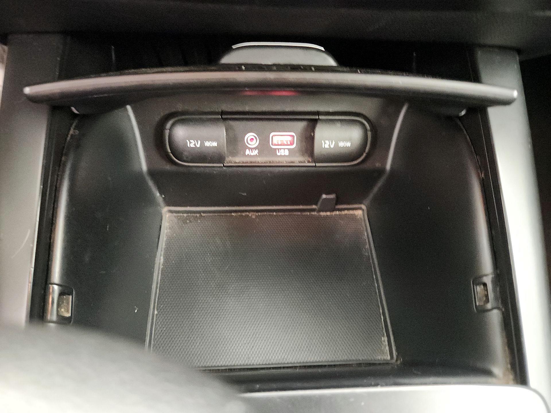 Thumbnail: 2019 Kia Sorento - 18
